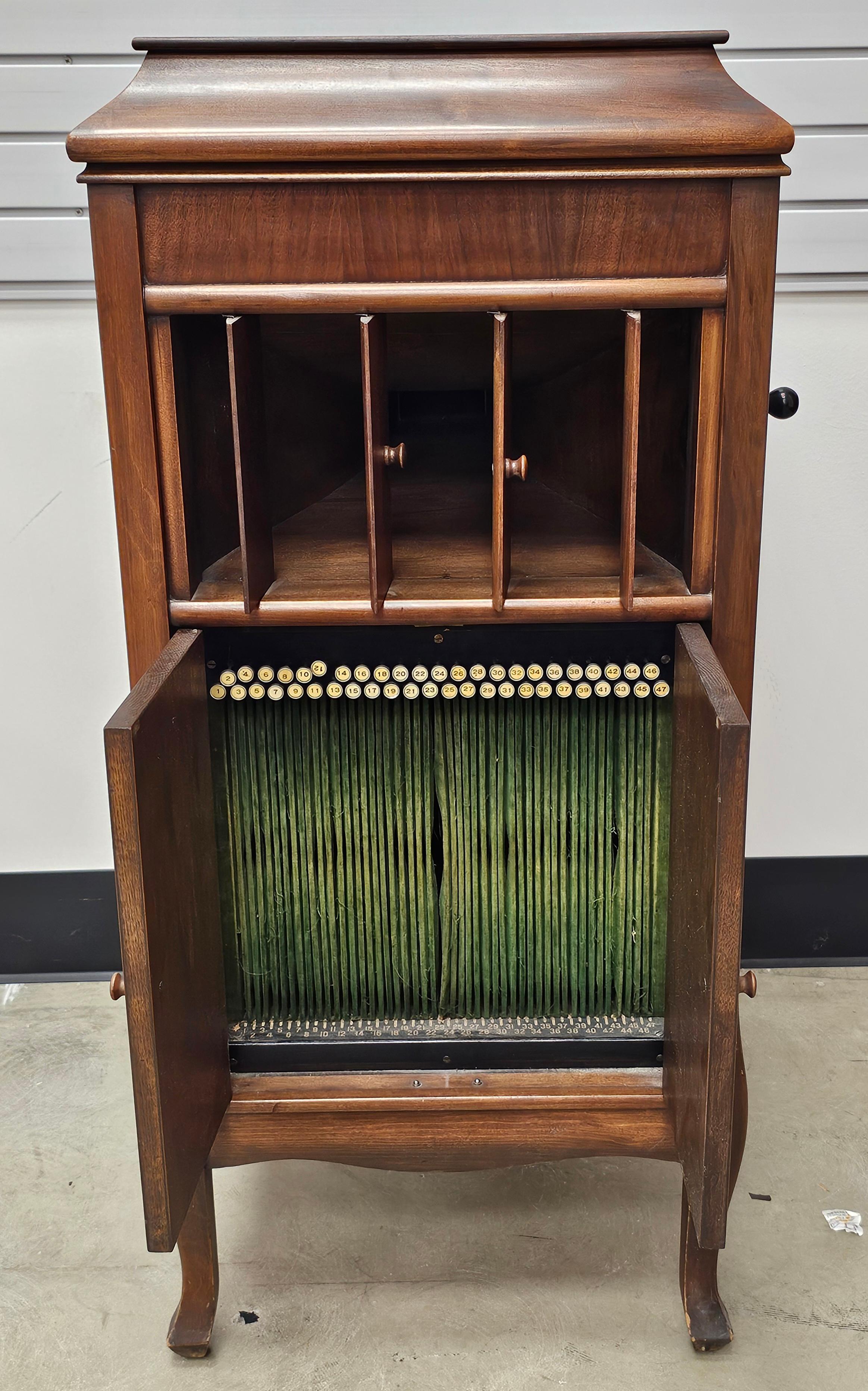 Cabinet per suonatori di fonogrammi americani di Columbia Grafonola in vendita 8