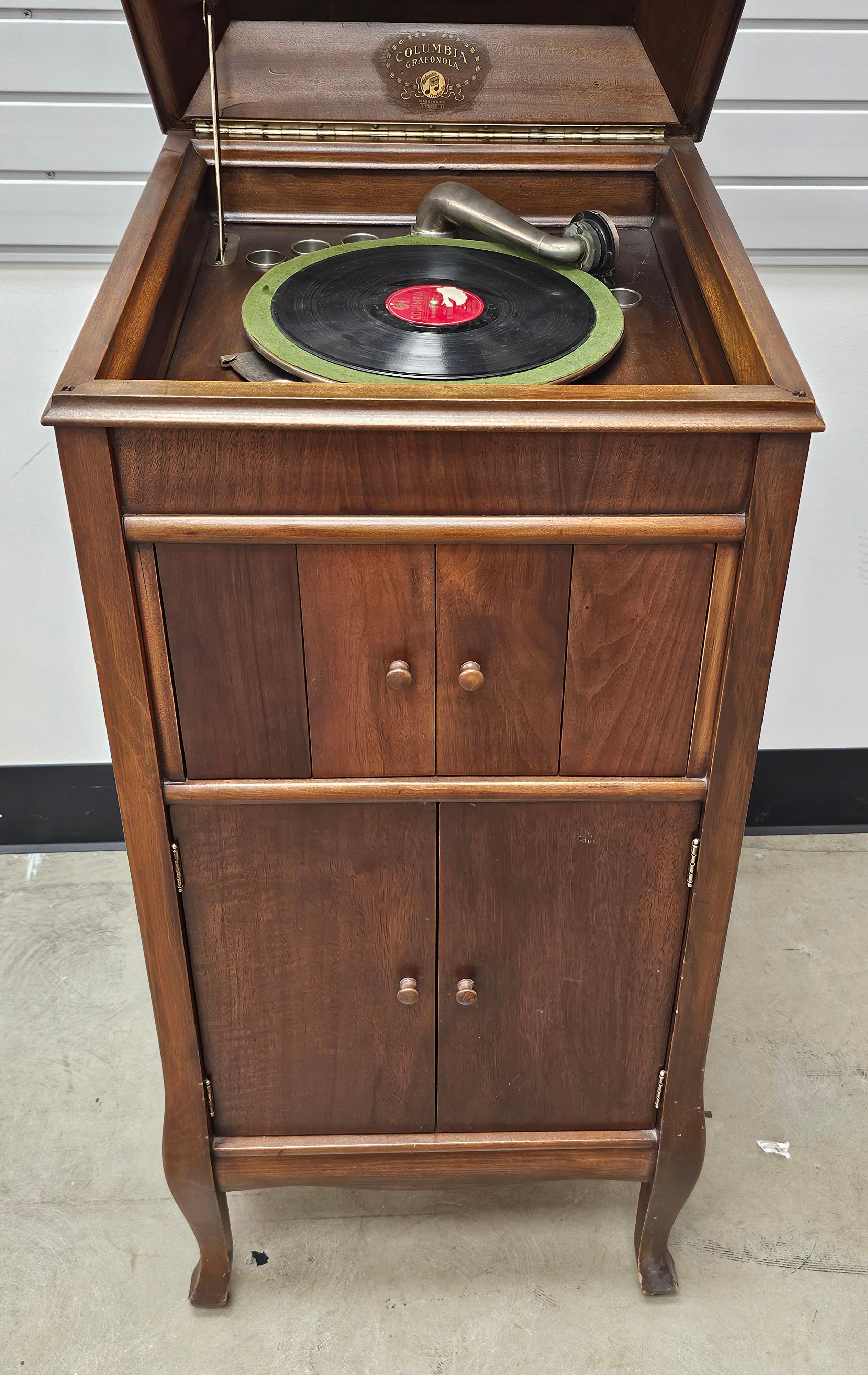 Americano Cabinet per suonatori di fonogrammi americani di Columbia Grafonola in vendita