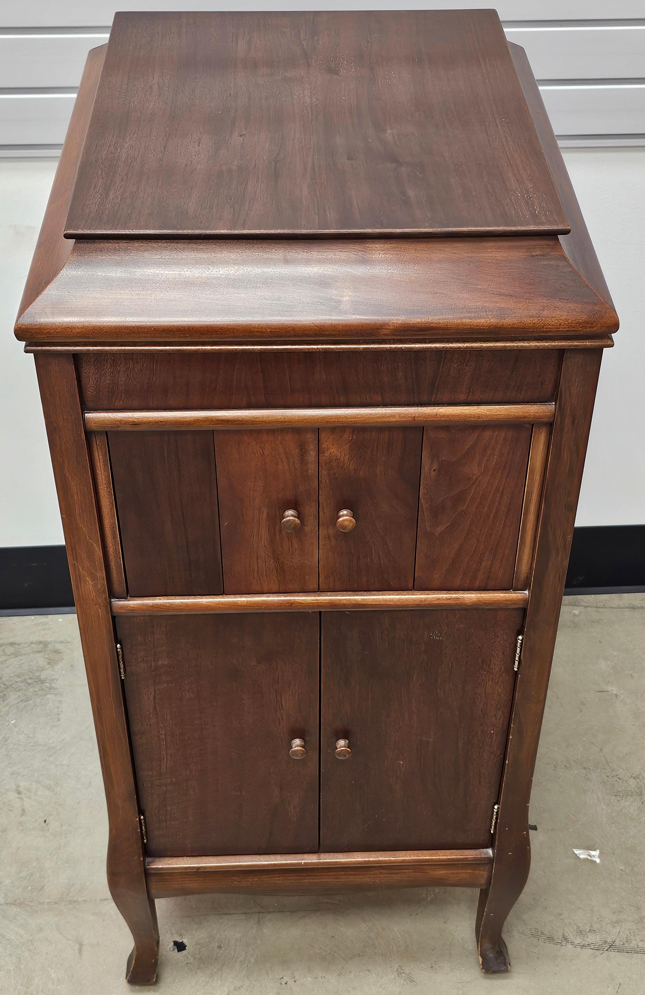 Cabinet per suonatori di fonogrammi americani di Columbia Grafonola In condizioni buone in vendita a Germantown, MD
