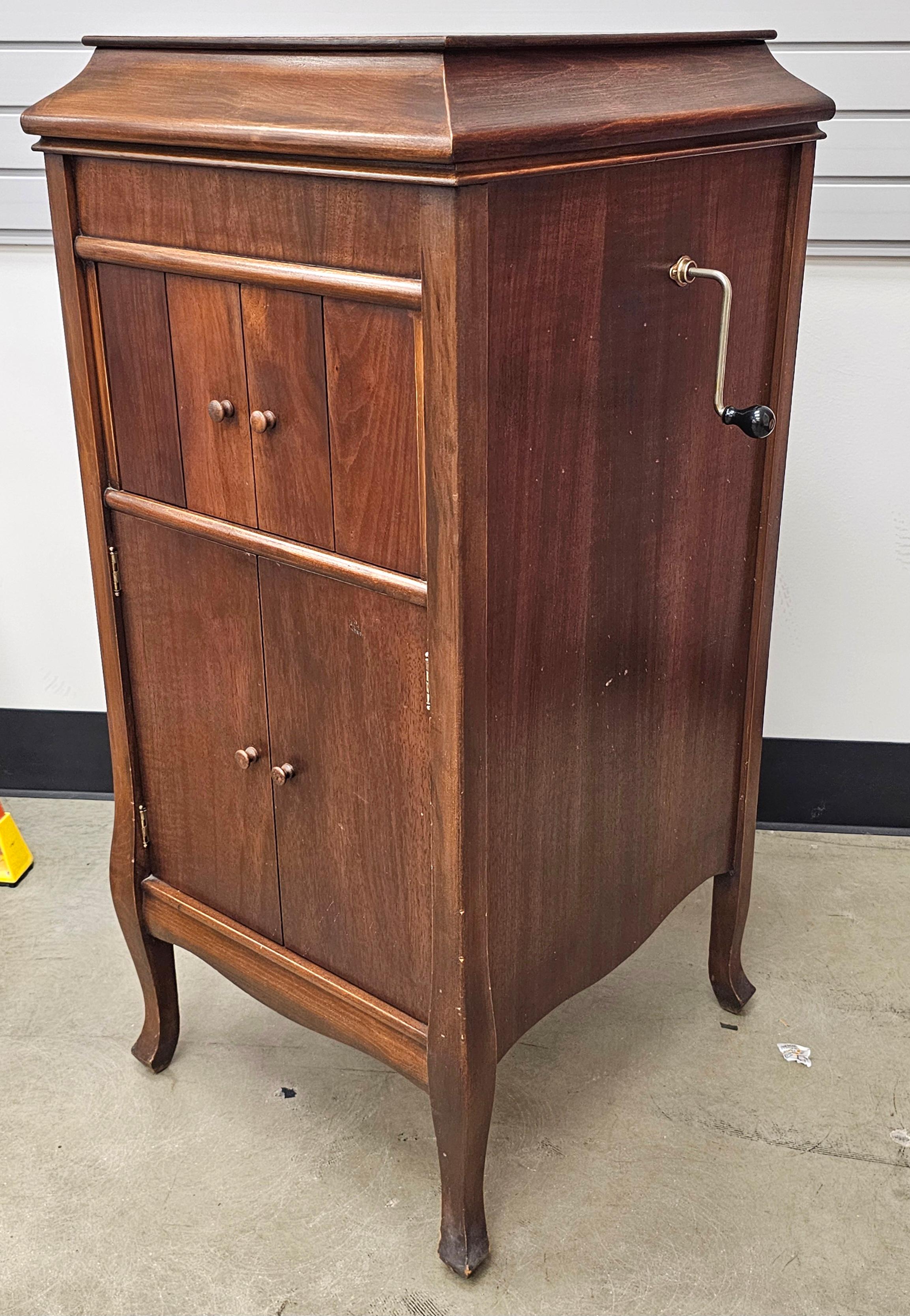 Cabinet per suonatori di fonogrammi americani di Columbia Grafonola in vendita 1