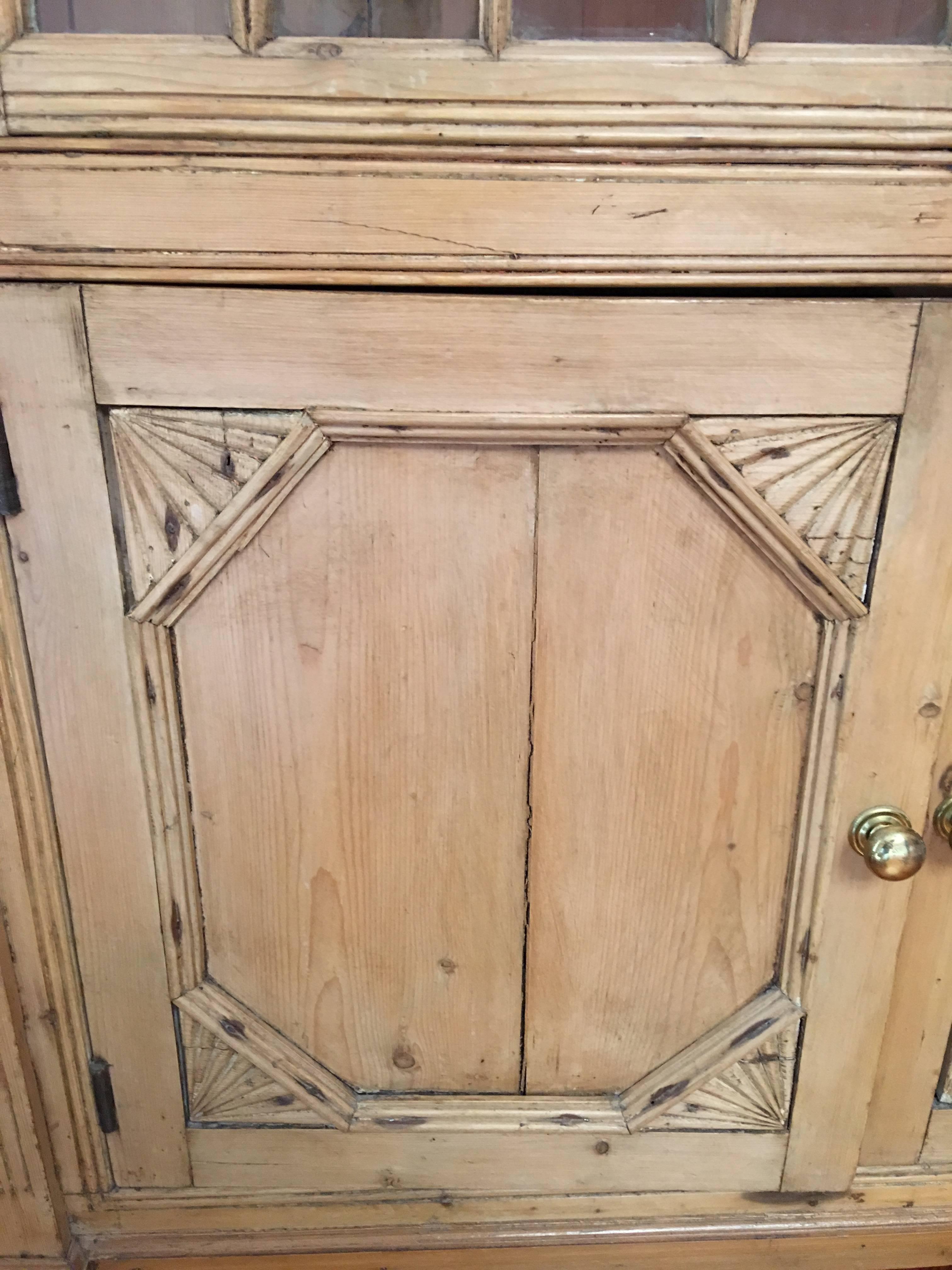 American Pine Corner Cupboard or Cabinet with Glass Doors, 19th Century 3