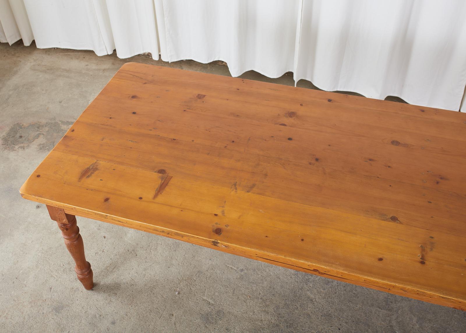 American Pine Country Farmhouse Style Dining Table In Good Condition In Rio Vista, CA