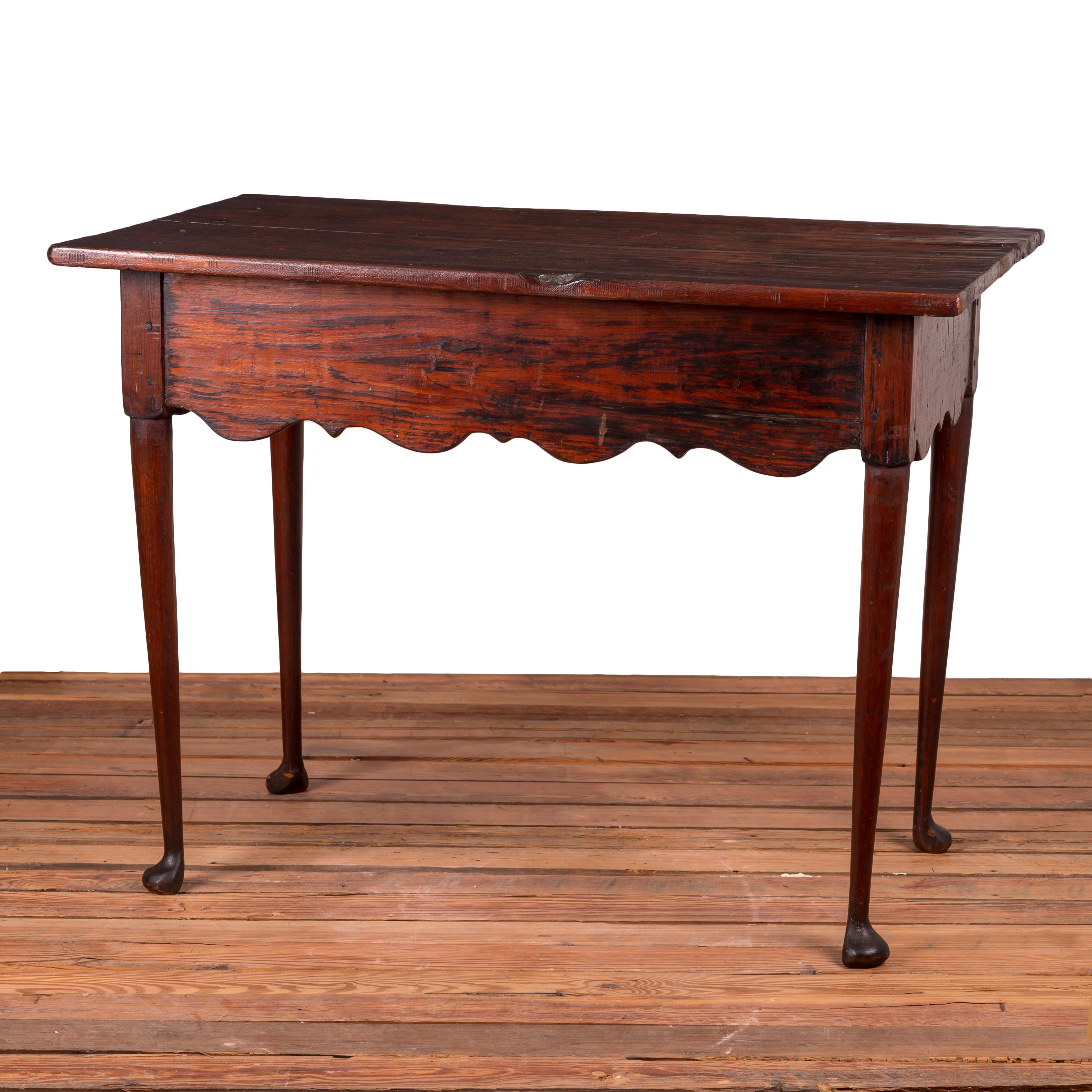 American Pine Scolloped Apron Side Table, 18th Century For Sale 5