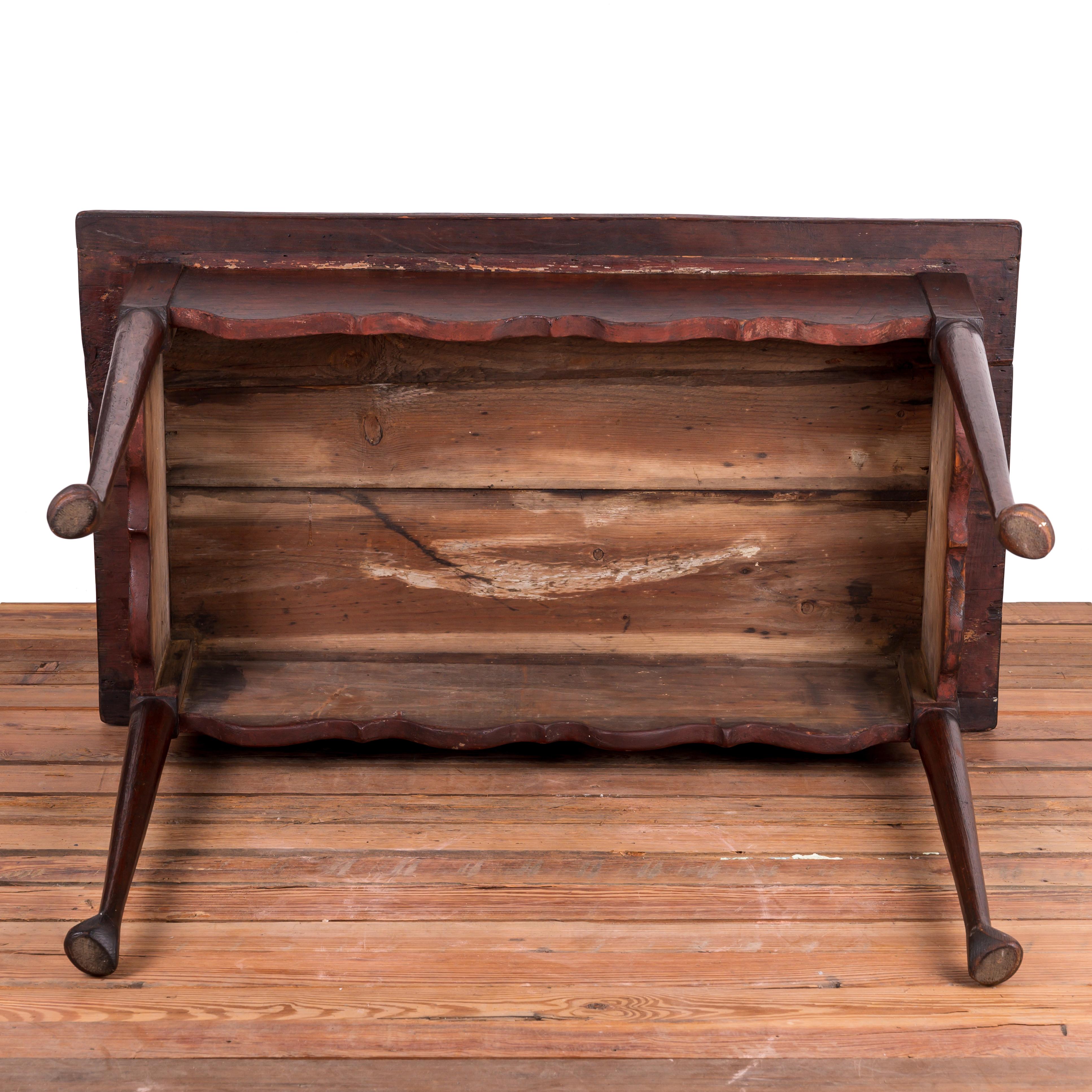 American Pine Scolloped Apron Side Table, 18th Century For Sale 7