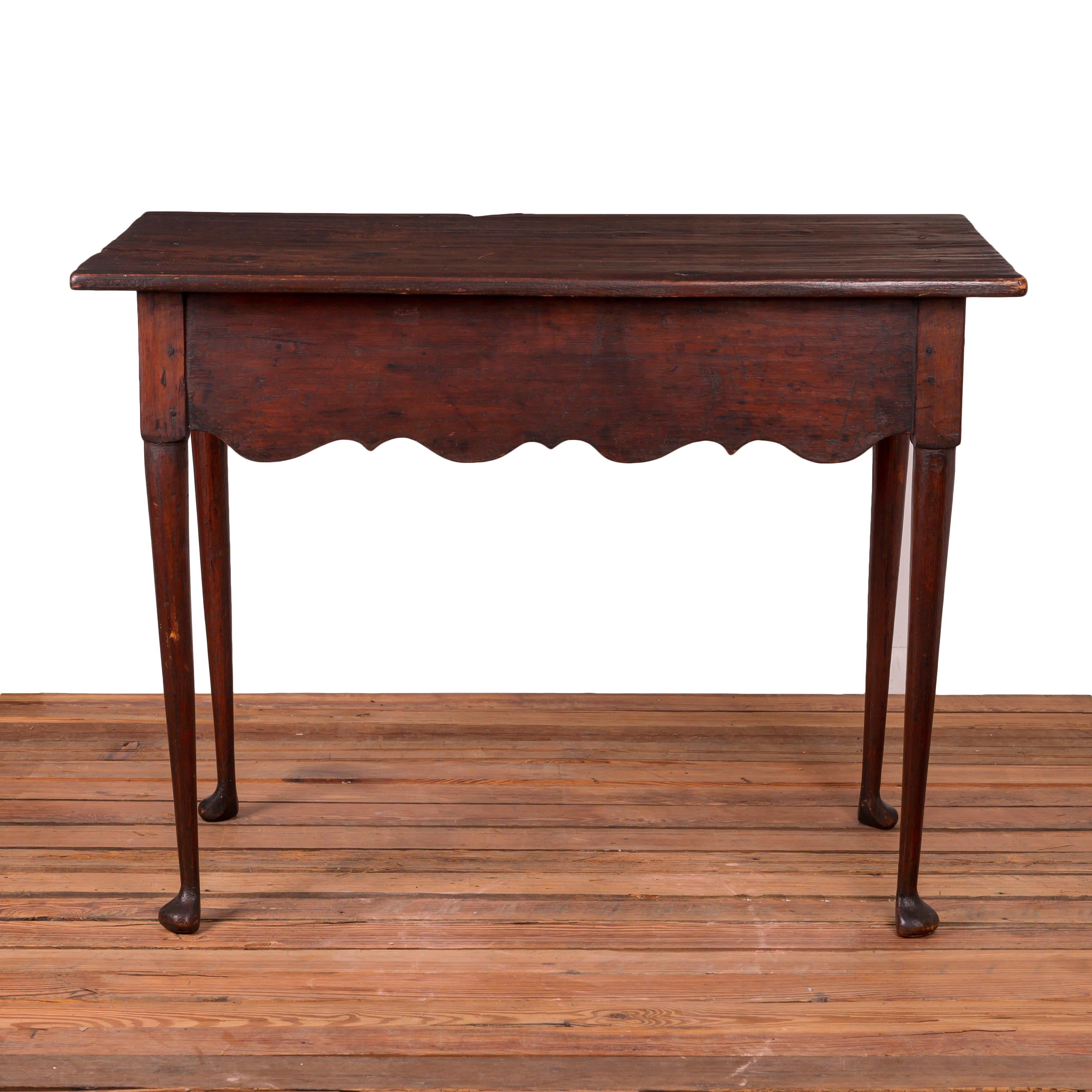 18th Century and Earlier American Pine Scolloped Apron Side Table, 18th Century For Sale