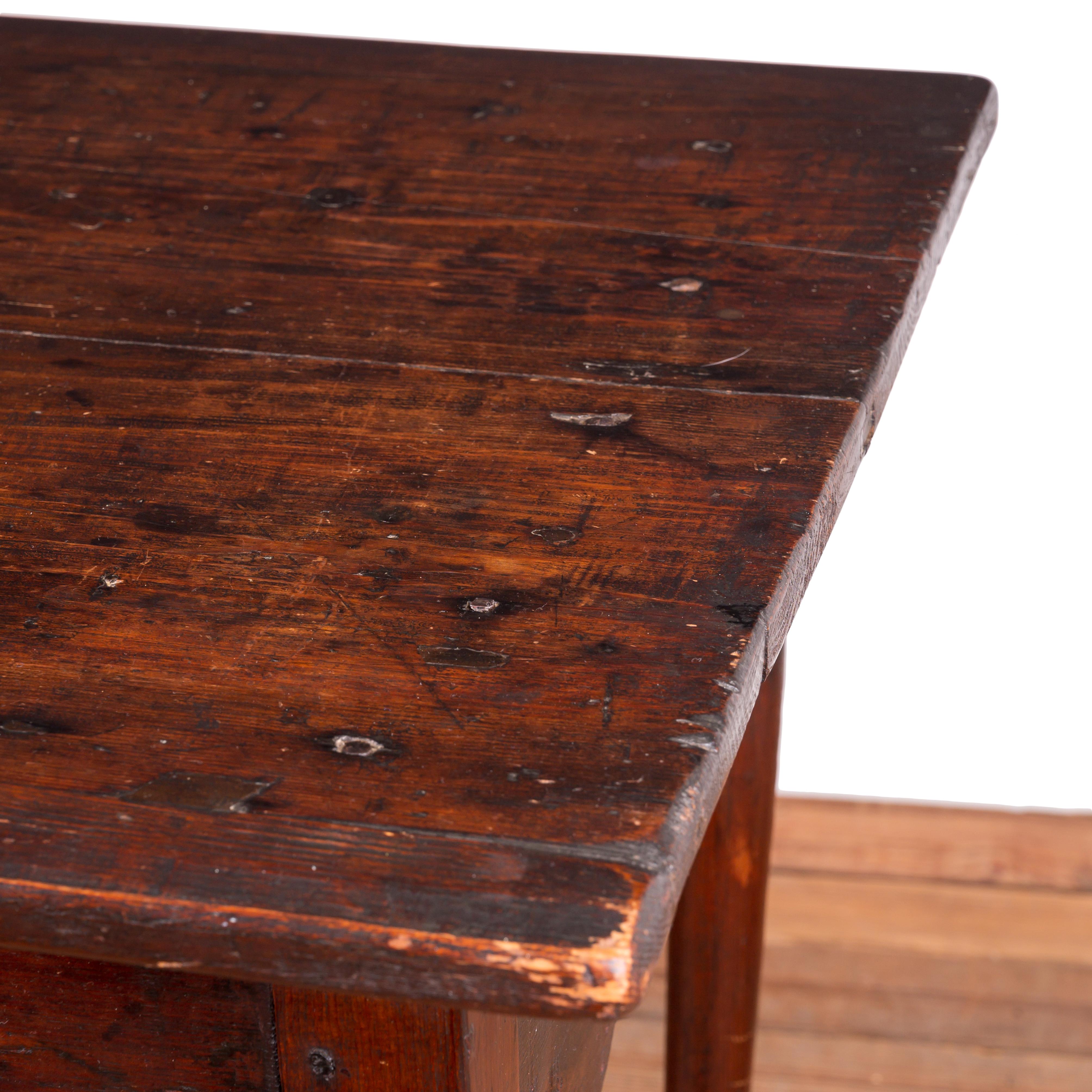 American Pine Scolloped Apron Side Table, 18th Century For Sale 4