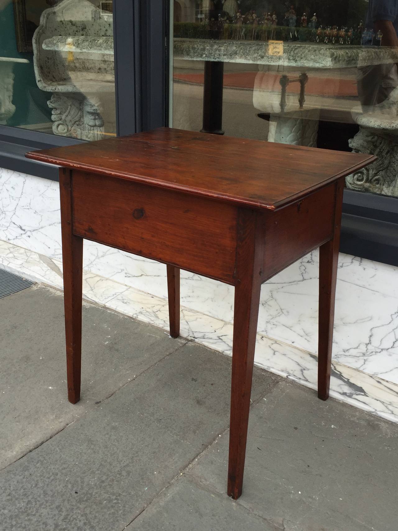 American Pine Work Table, circa 1800 In Good Condition For Sale In Charleston, SC