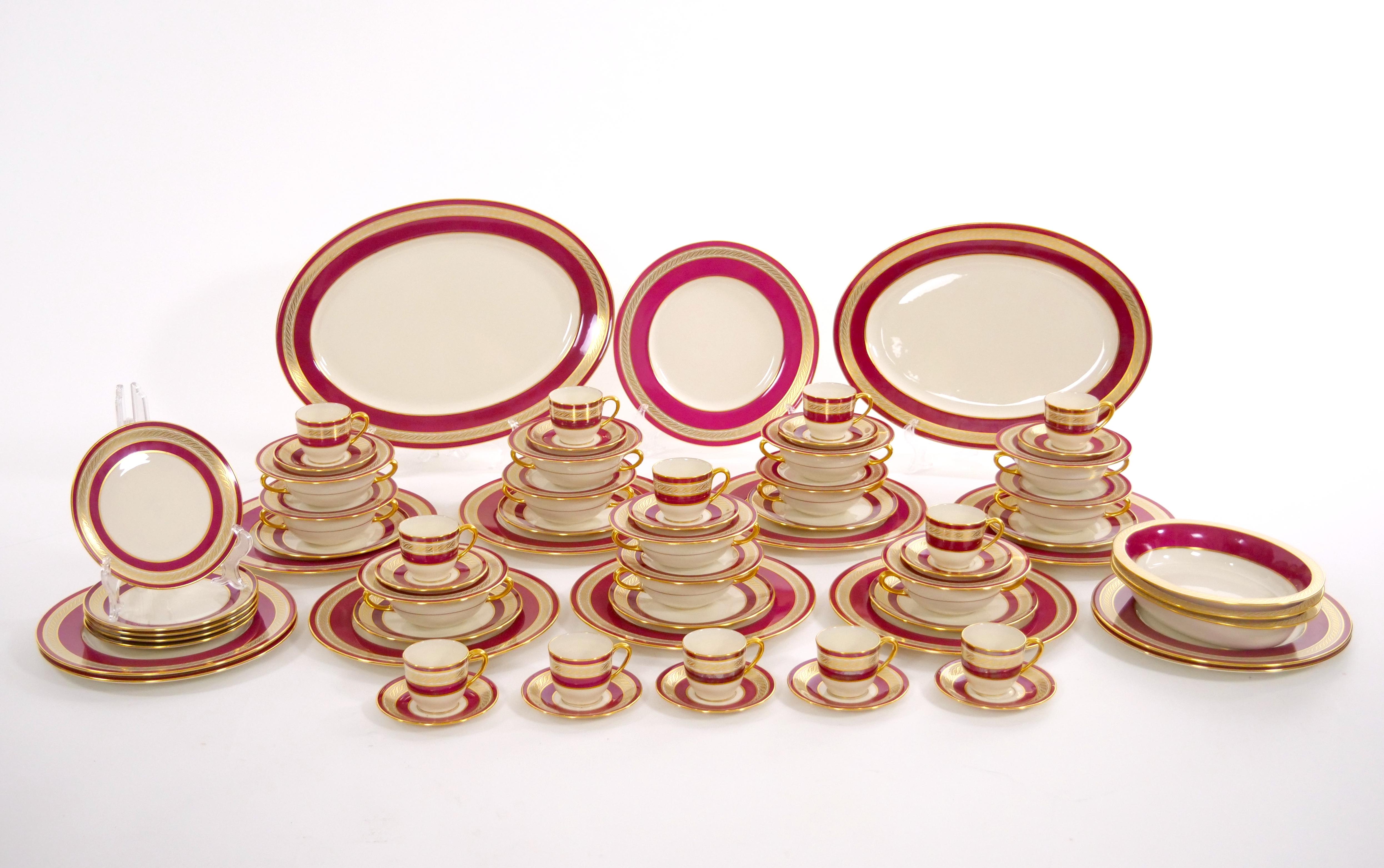 American Porcelain/Gilt Braid Decorated By Lenox for J.E Caldwell Dinner Set In Good Condition For Sale In Tarry Town, NY