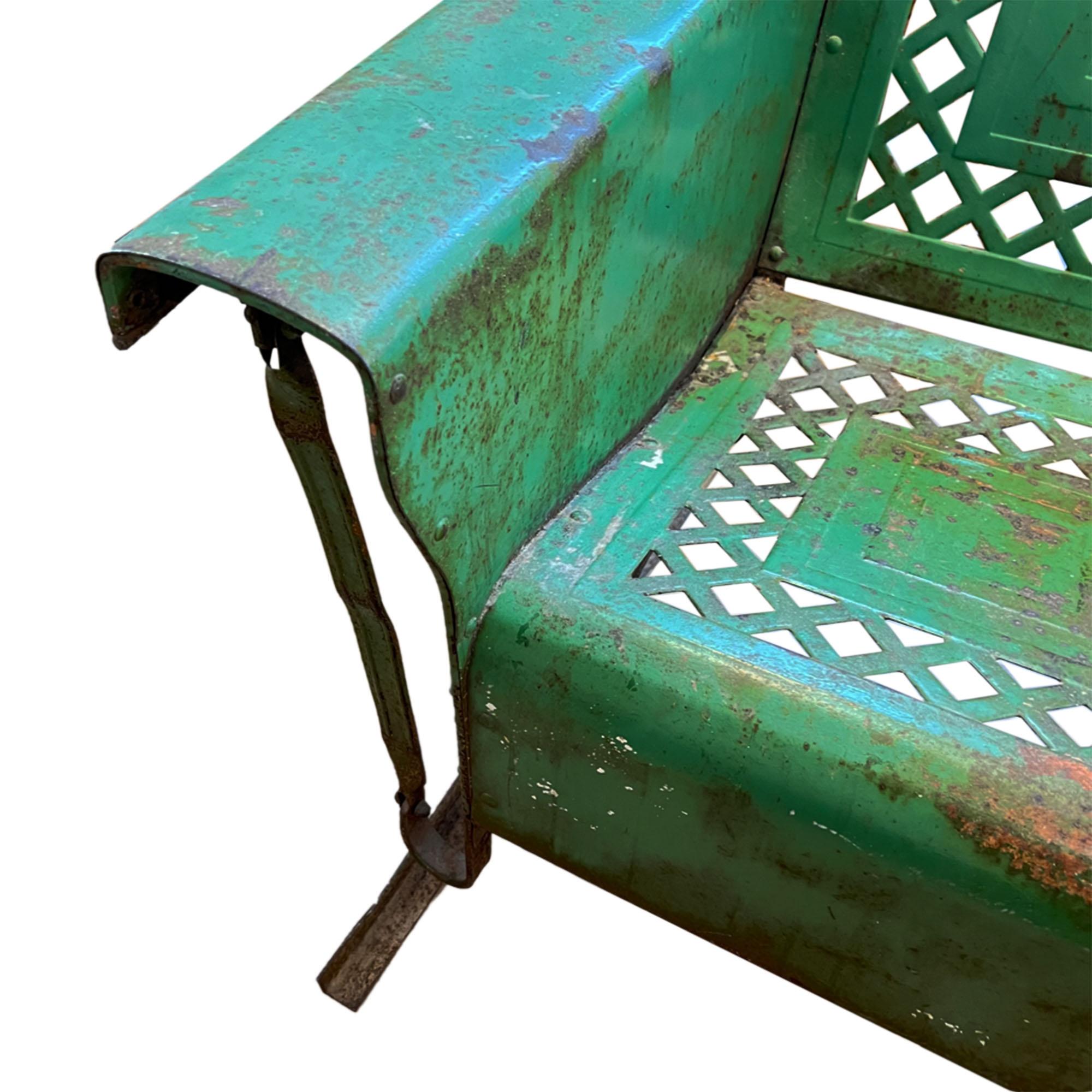 American Porch Glider with Original Green Paint, 1950s by Bunting In Good Condition For Sale In London, GB