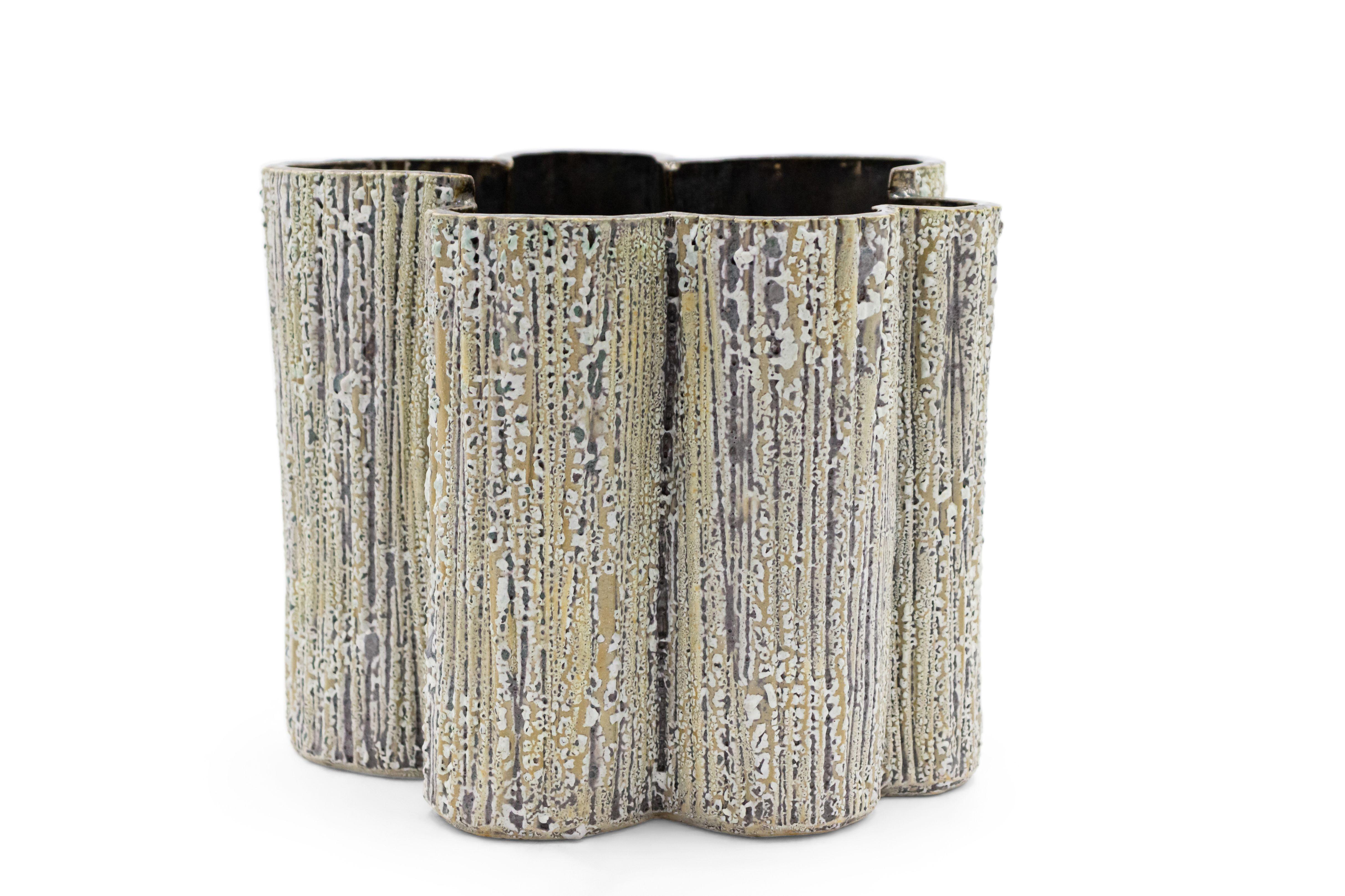 Postmoderne Vase américain d'après-guerre texturé Di Pasquale Bark en vente