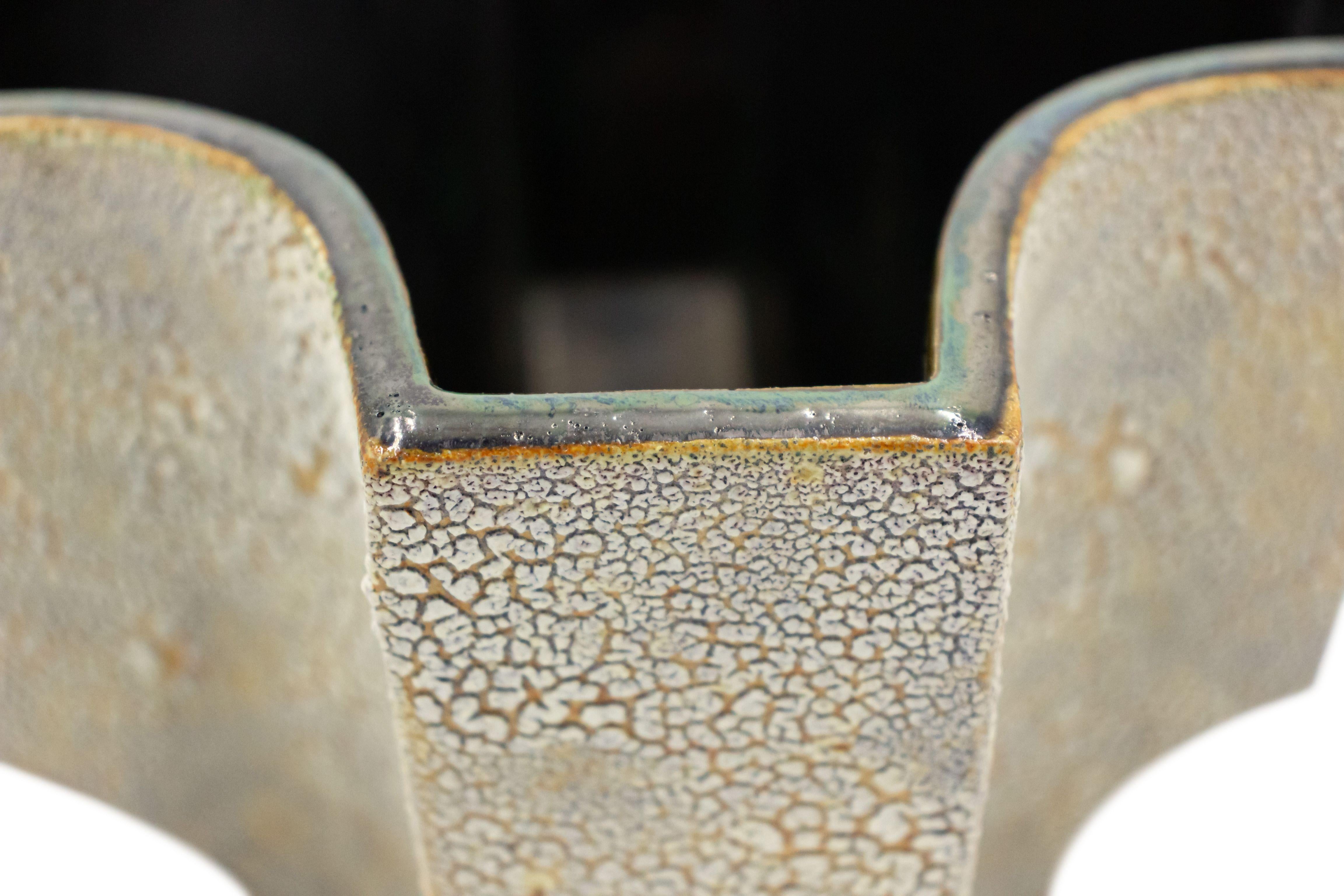 Moderno Vaso americano del dopoguerra Di Pasquale beige con texture
