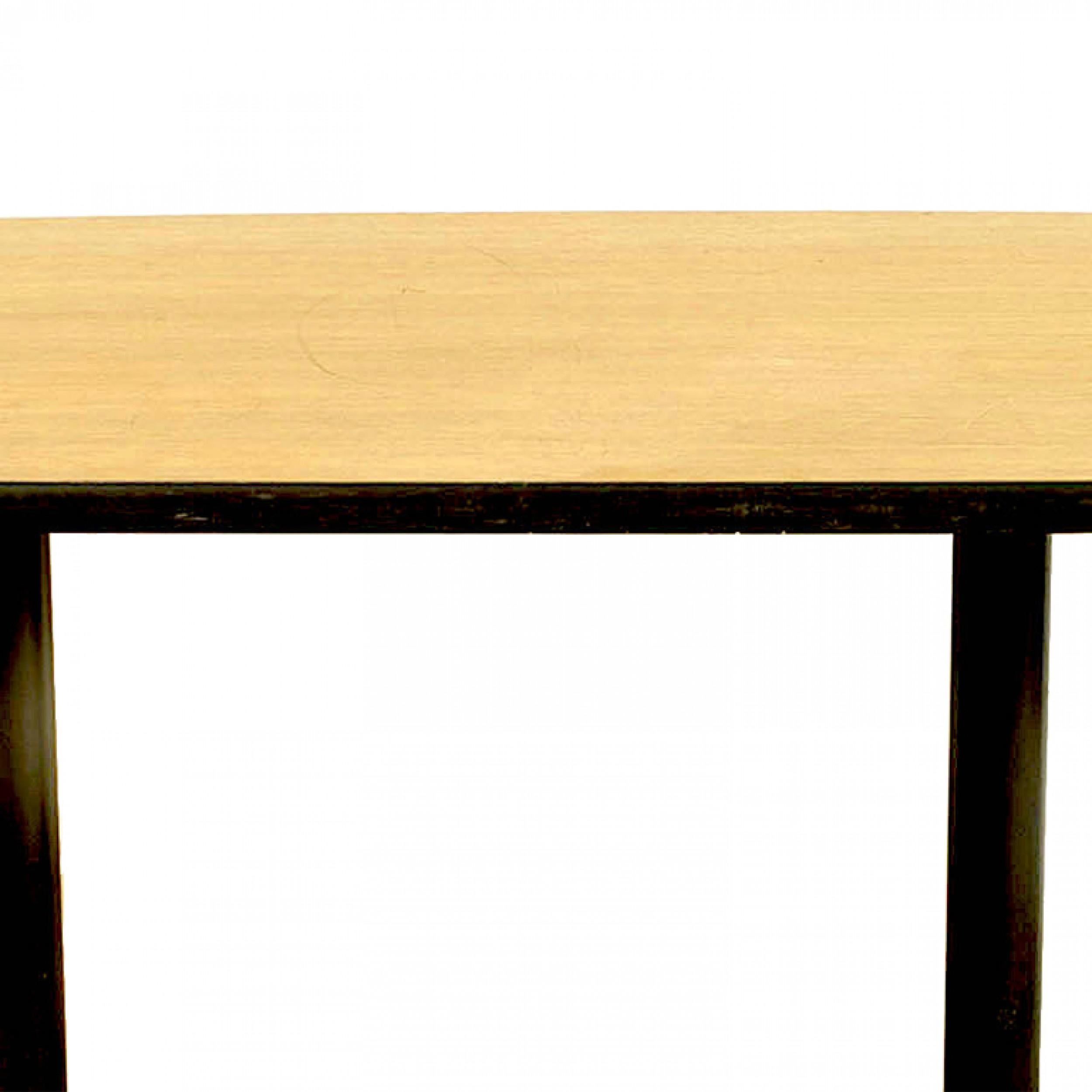 Amerikanischer Nachkriegs-Holzfurnier-Konferenztisch (Moderne) im Angebot