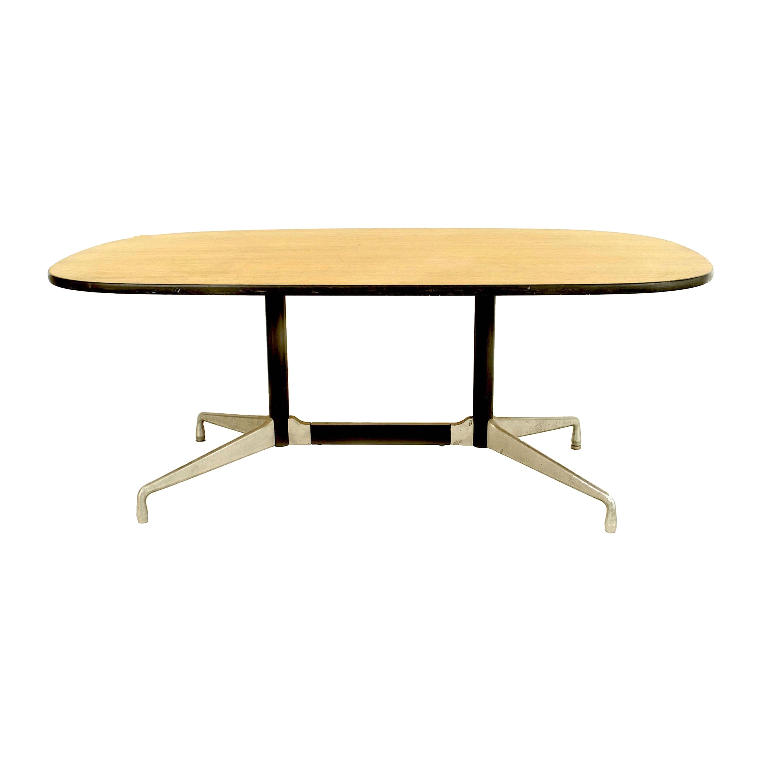 Table de conférence américaine d'après-guerre en placage de bois