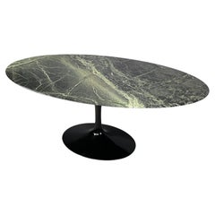 Table de salle à manger postmoderne américaine en marbre vert Tulip Eero Saarinen Knoll, années 1980