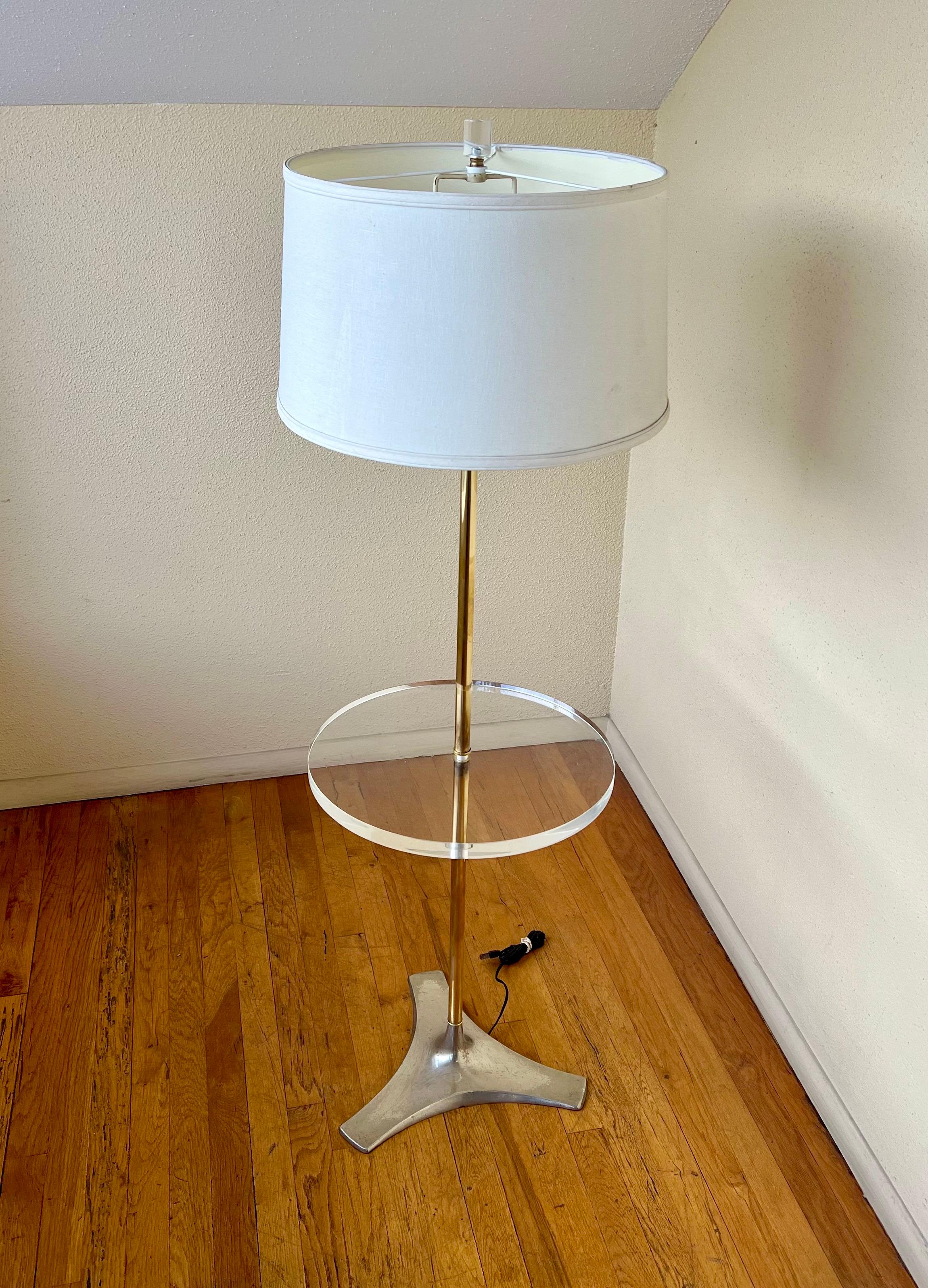 American Postmodern Lucite Brass & Chrome Table Lamp by Laurel Lighting Co. In Excellent Condition In San Diego, CA