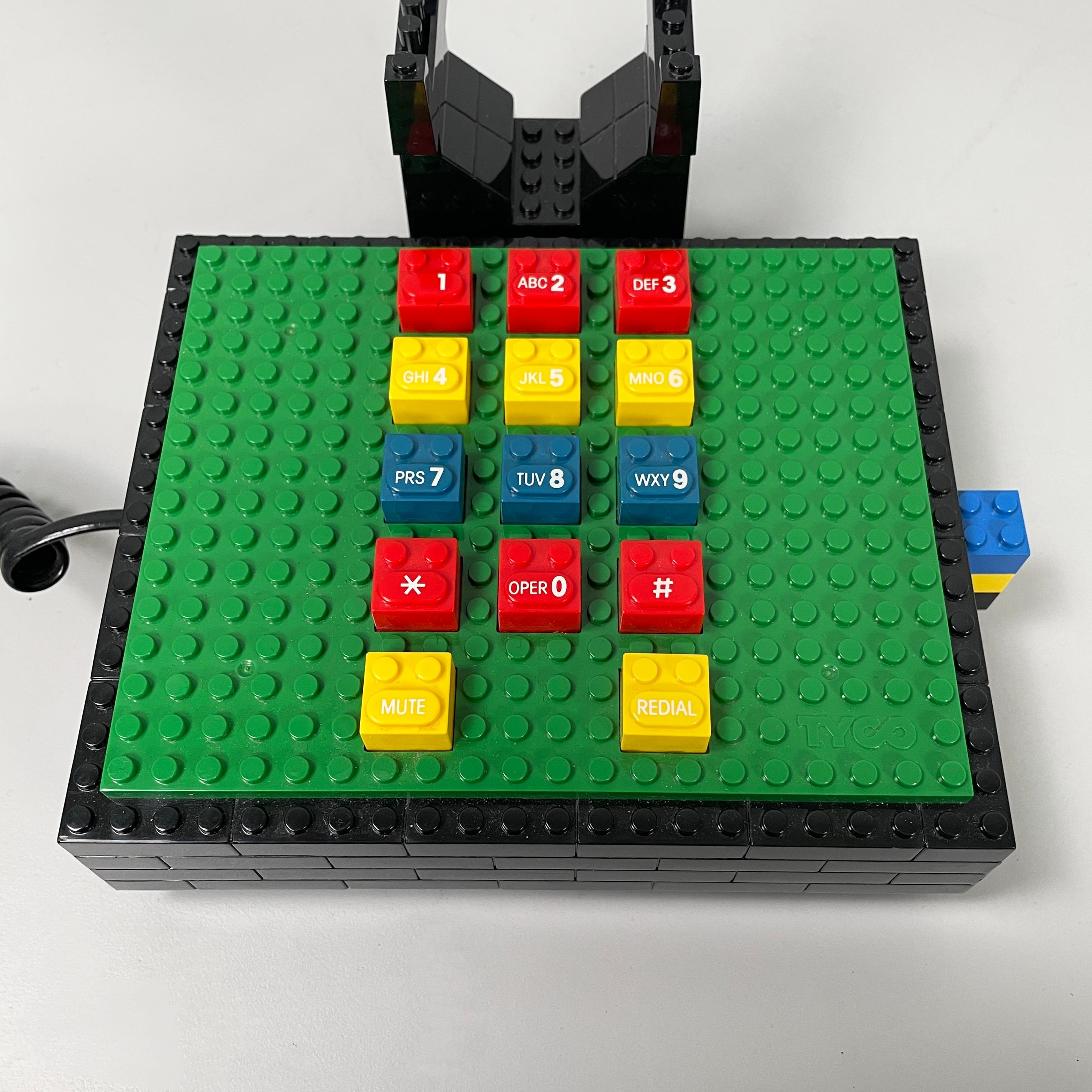 Téléphone de bureau postmoderne en plastique Lego de Tyco, années 1990 en vente 5