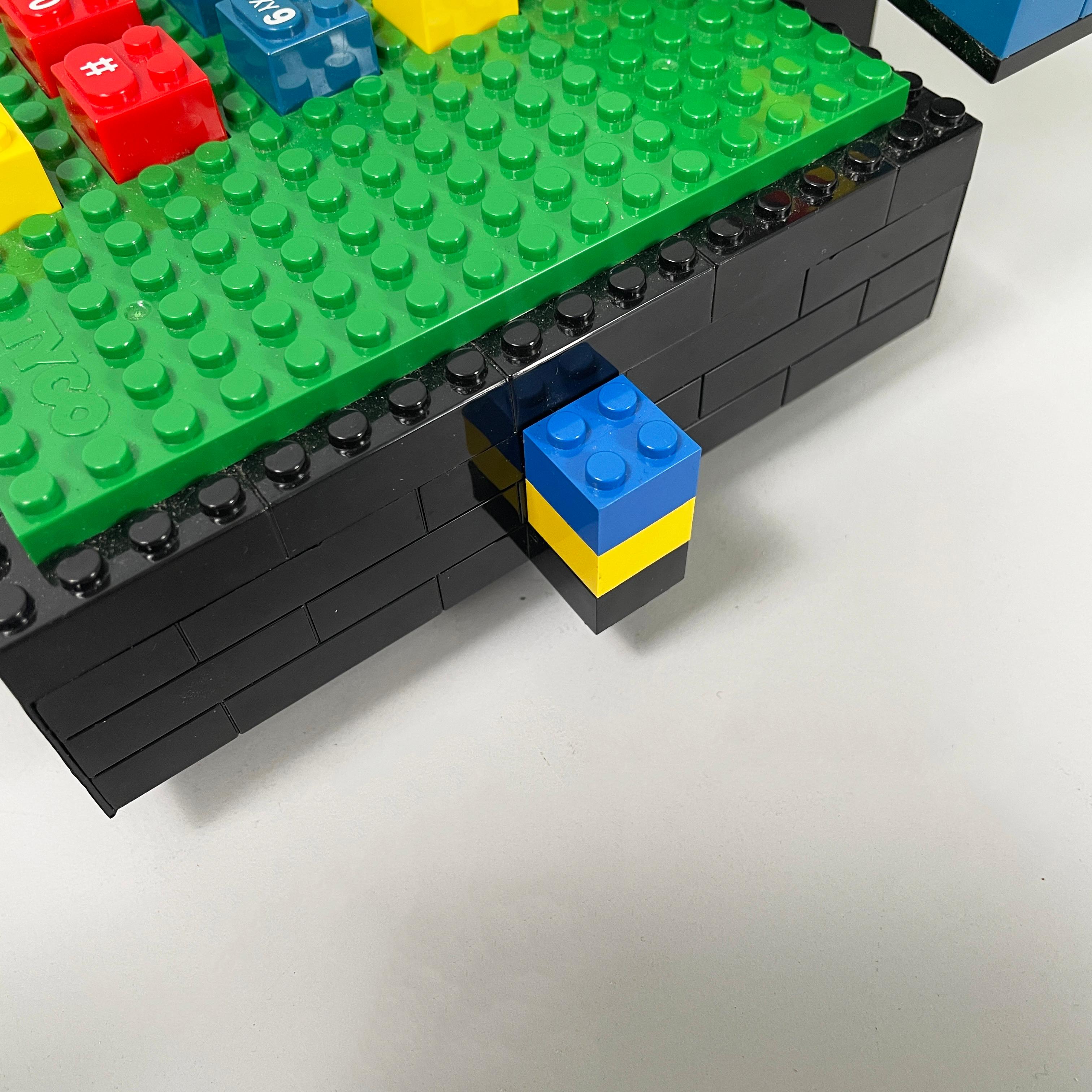 Téléphone de bureau postmoderne en plastique Lego de Tyco, années 1990 en vente 7