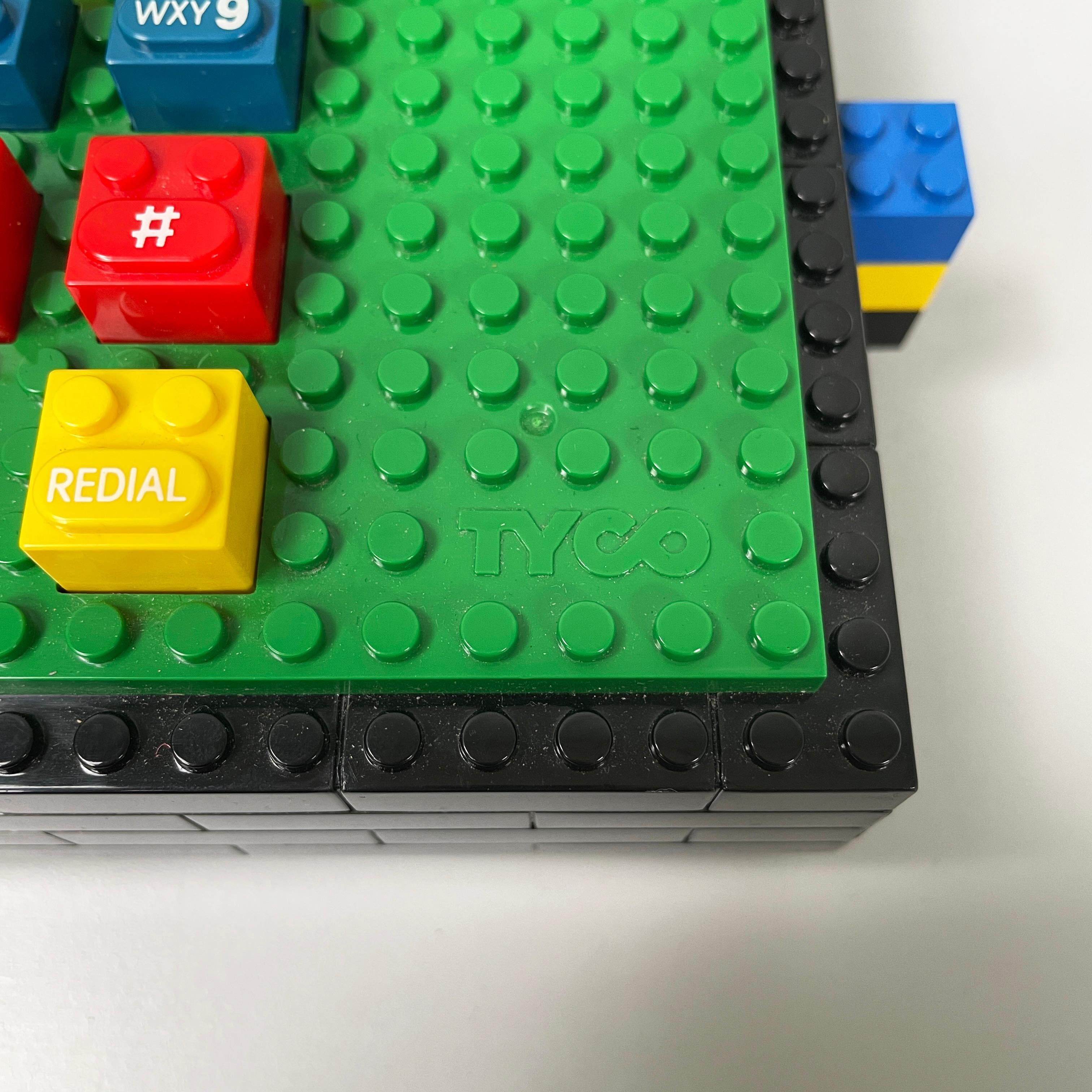 Téléphone de bureau postmoderne en plastique Lego de Tyco, années 1990 en vente 9