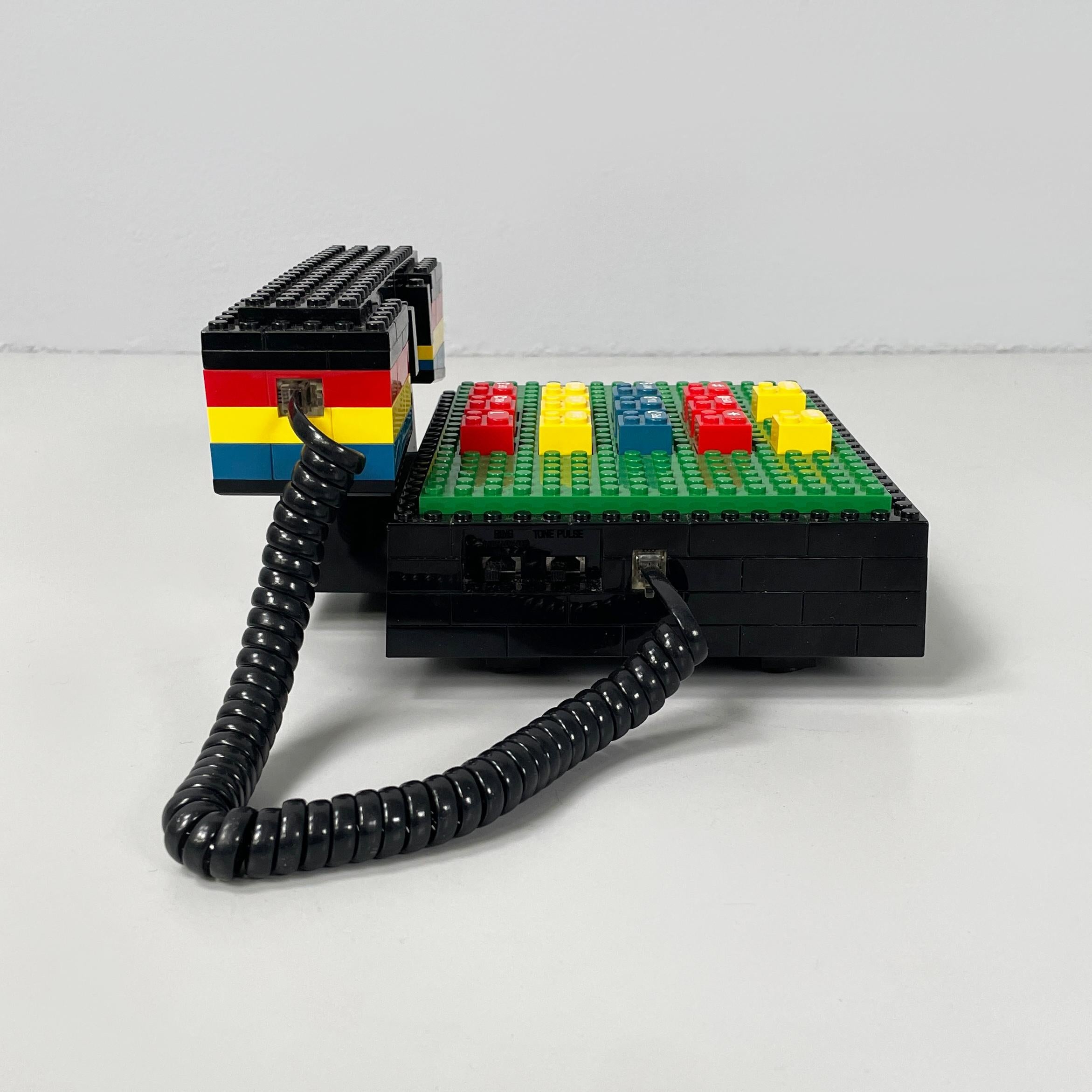 Téléphone de bureau postmoderne en plastique Lego de Tyco, années 1990 Bon état - En vente à MIlano, IT