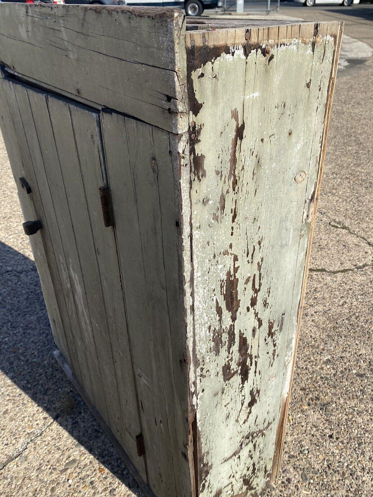 American Primitive Country Colonial Green Distress Painted Wood Cupboard Pantry In Good Condition For Sale In Philadelphia, PA