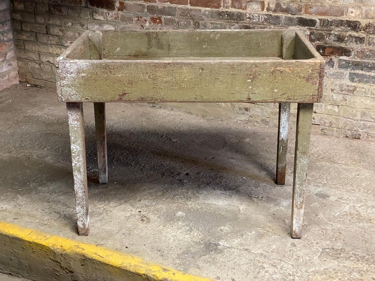 American Primitive Pine Potting Table In Distressed Condition For Sale In Garnerville, NY