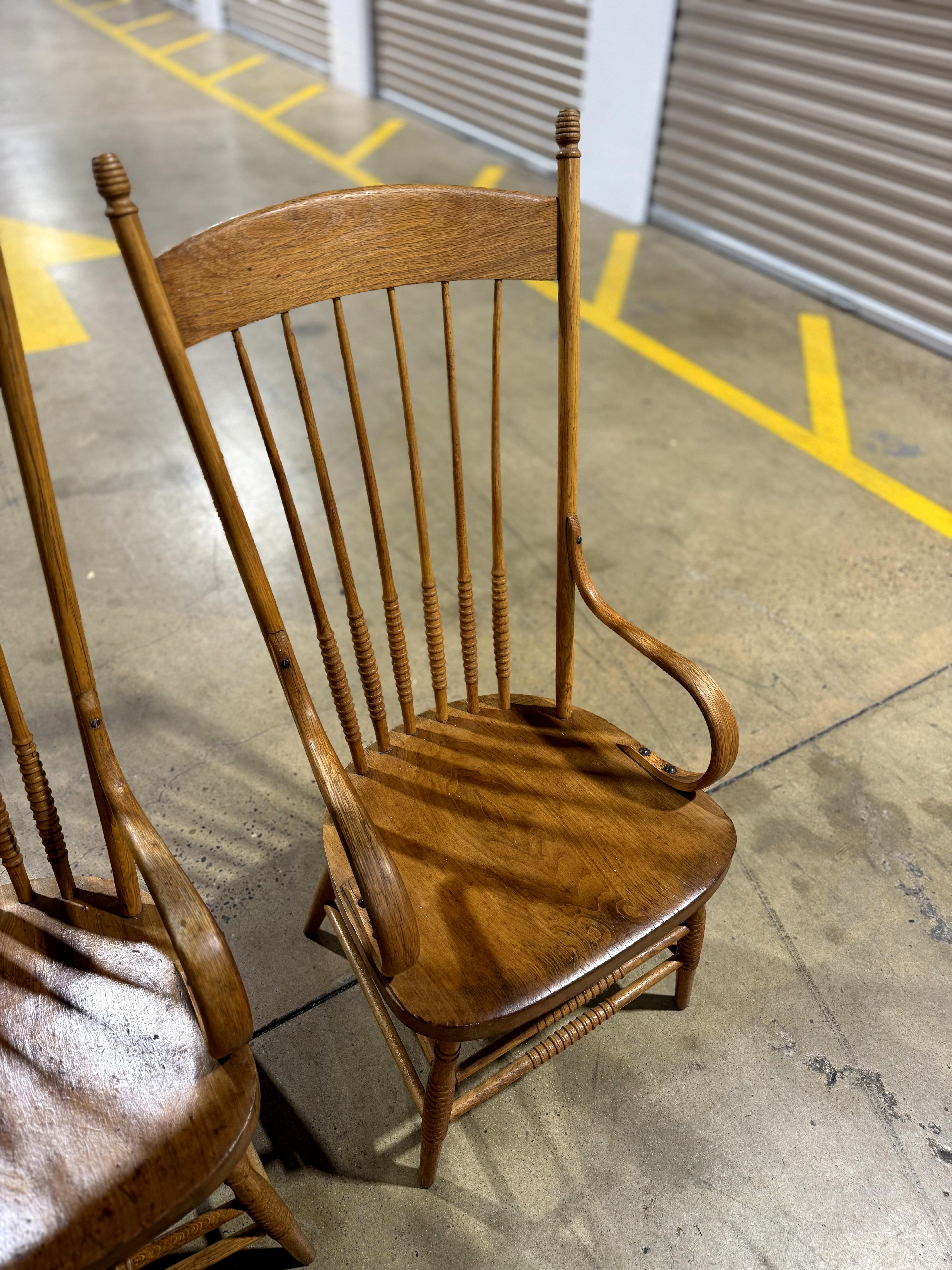American Primitive Spindle Back Arm Chairs(Pair) im Zustand „Gut“ im Angebot in Southampton, NJ