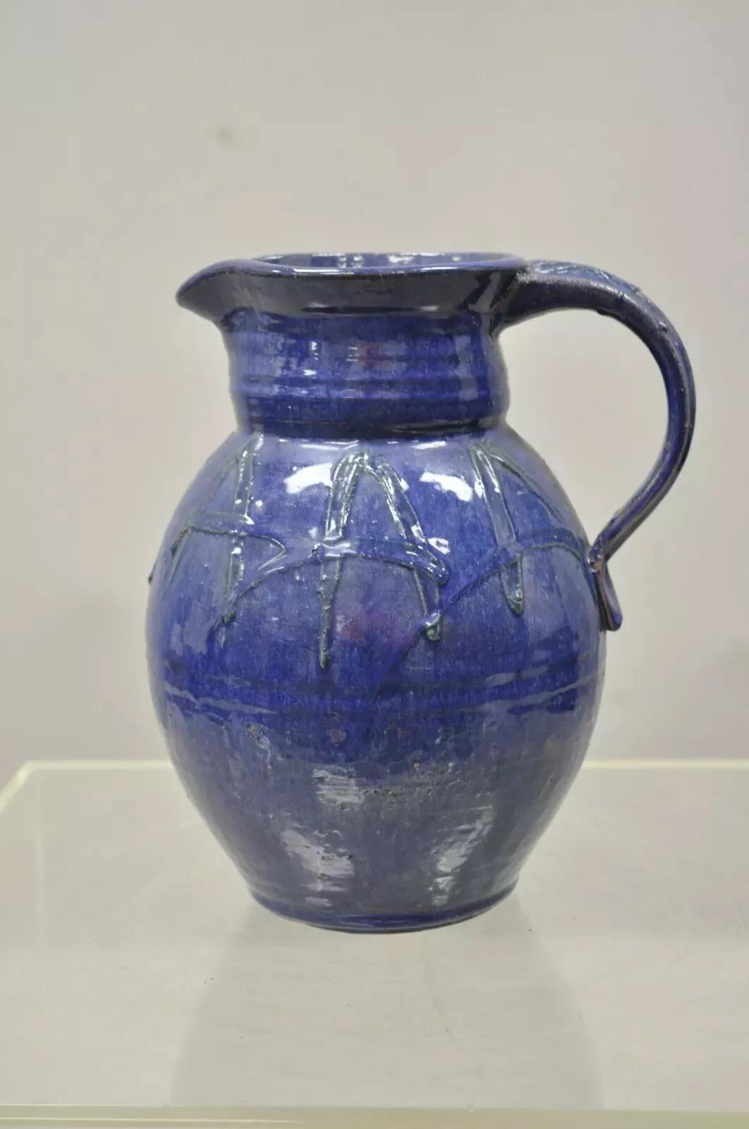 Jarra de barro cocido esmaltada en azul de American Primitive Stoneware 11