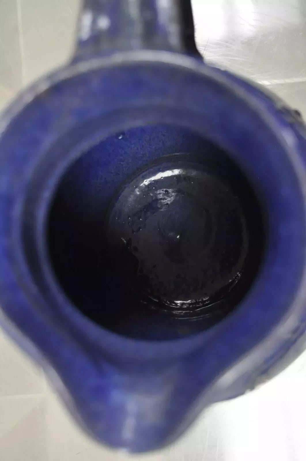 Jarra de terracota de cerámica esmaltada azul de gres primitivo americano de 11 Cerámico en venta