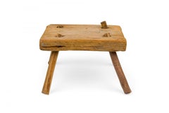 Amerikanischer Provinzial Rustikaler Quadratischer Bauernhocker aus Holz