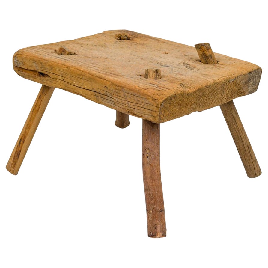 American Provincial Rustic Square Wooden Farm Stool en vente