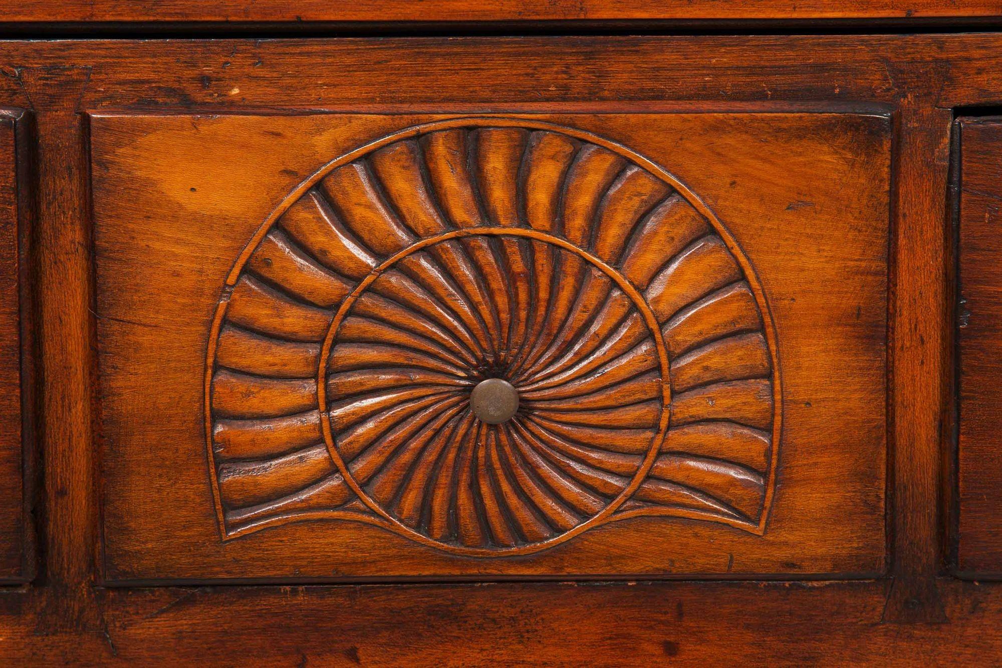 Highboy americano con piano in sicomoro Queen Anne, New England, 1760 ca. in vendita 5
