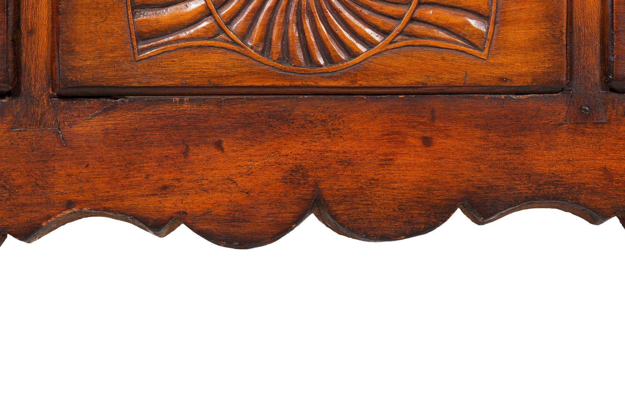 Commode haute américaine à plateau plat en sycomore de style Queen Anne, Nouvelle-Angleterre, vers 1760 en vente 10