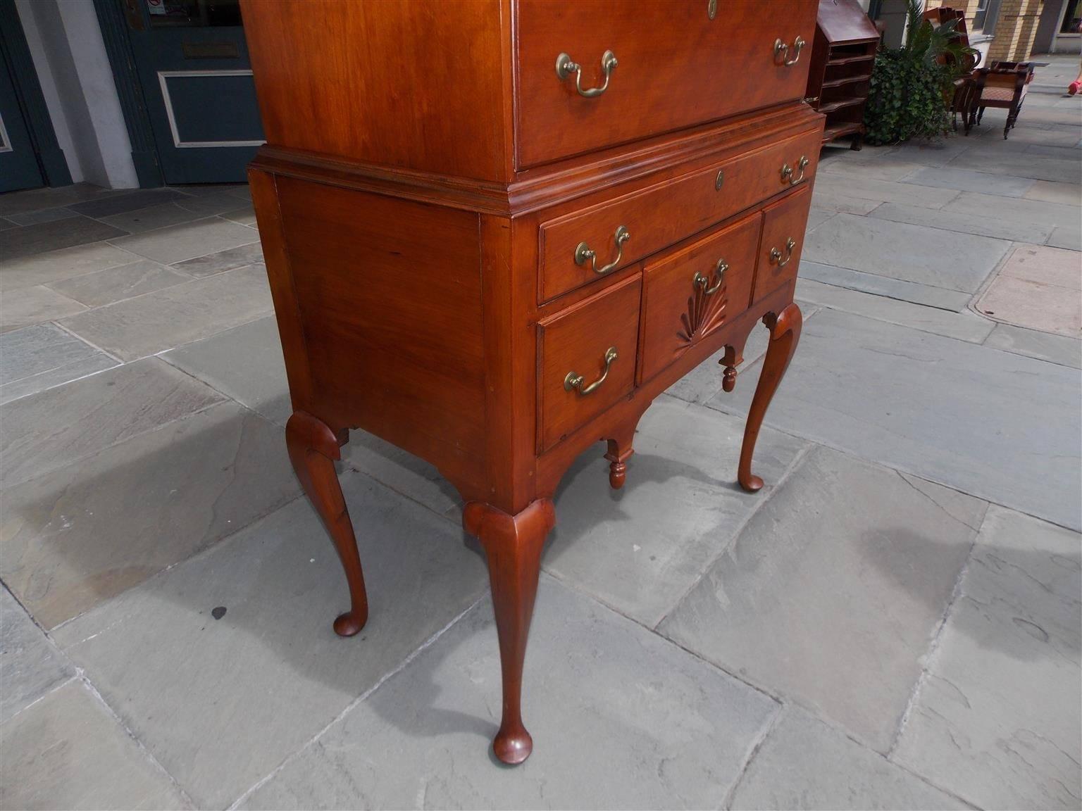 American Queen Anne Cherry Flat Top Graduated Highboy, Connecticut, Circa 1750 In Excellent Condition For Sale In Hollywood, SC