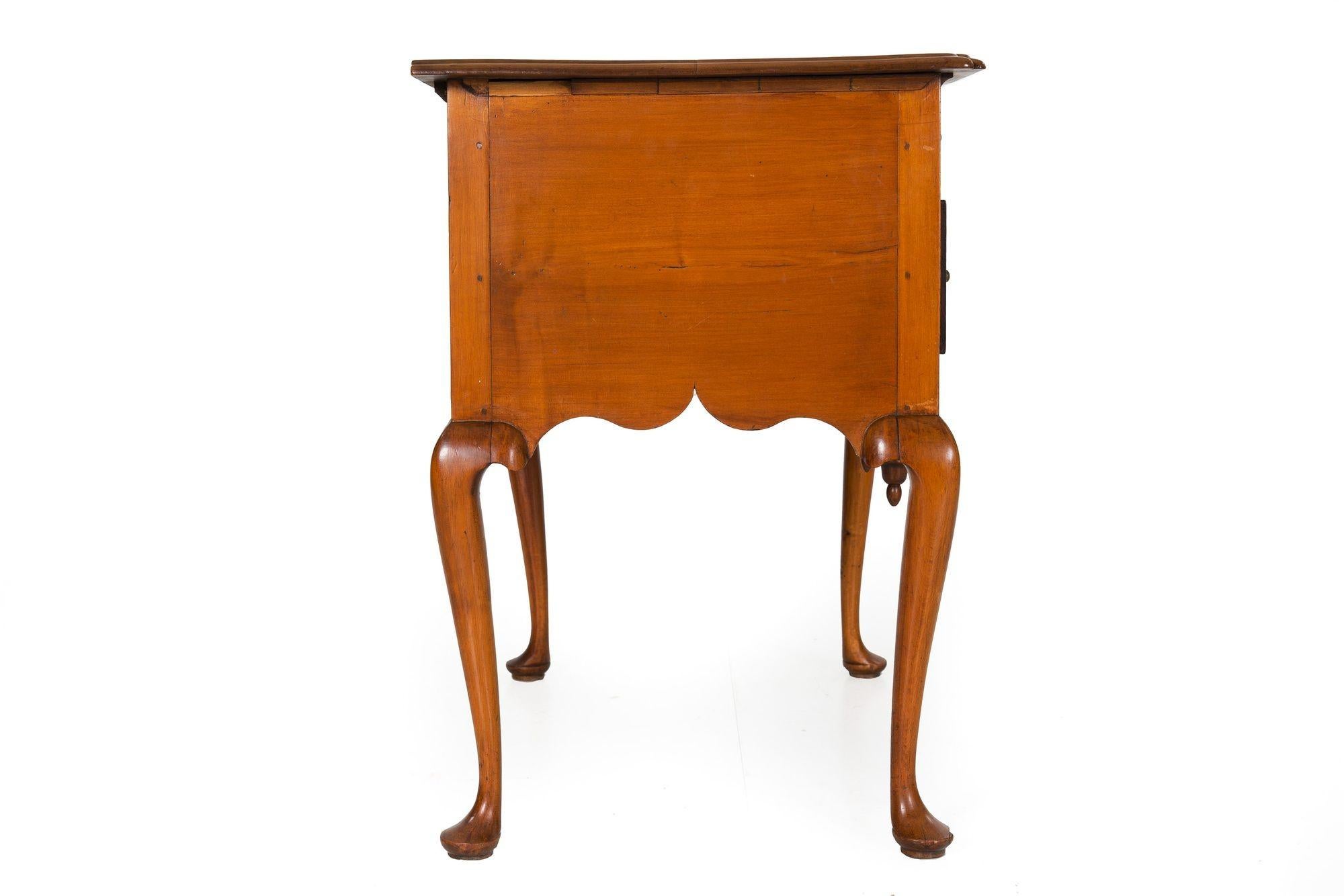 American Queen Anne Cherry Lowboy Dressing Table circa 1740-60 In Good Condition In Shippensburg, PA