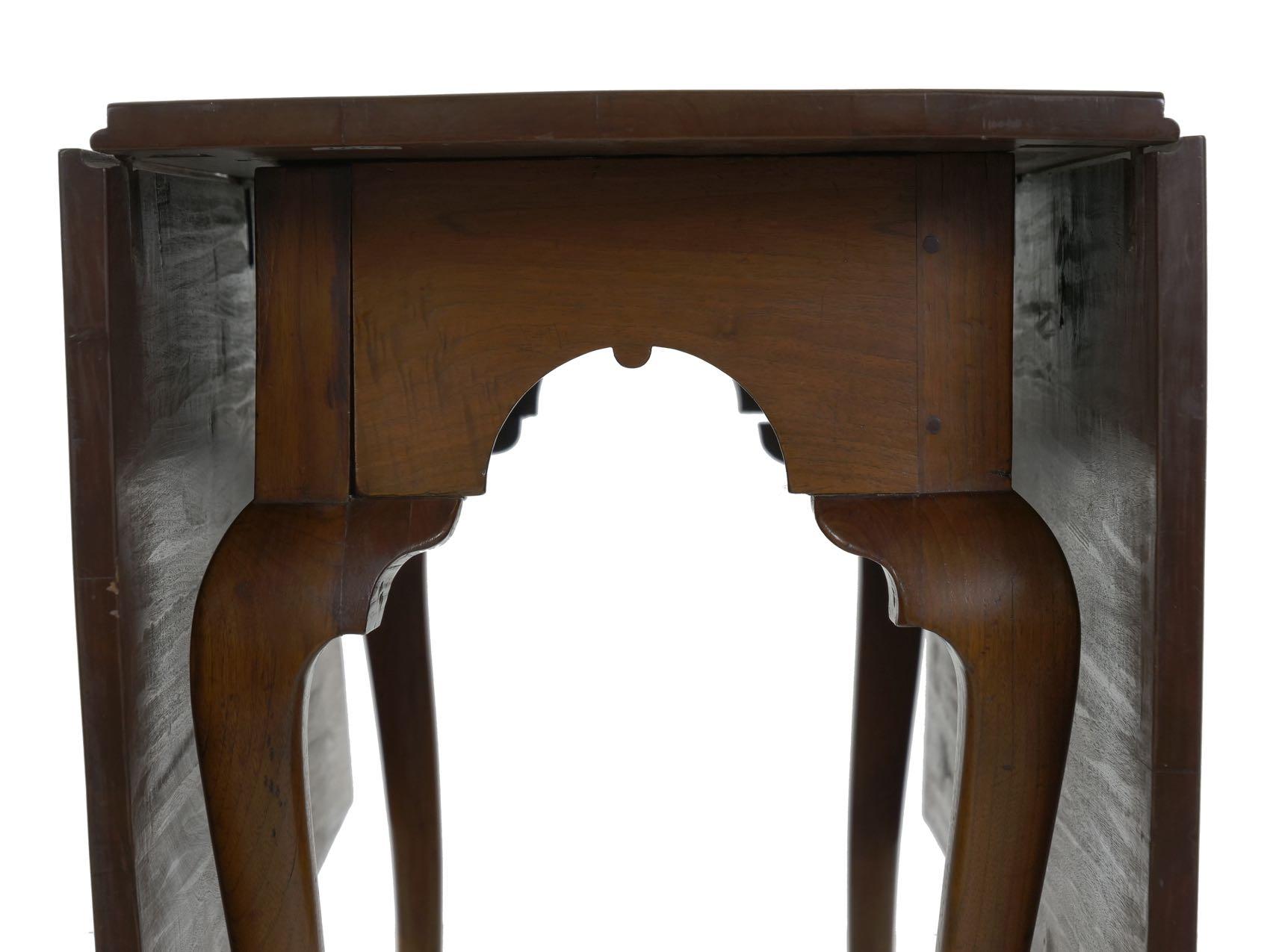 American Queen Anne Drop-Leaf Dining Table on Trifid Feet, Pennsylvania 8