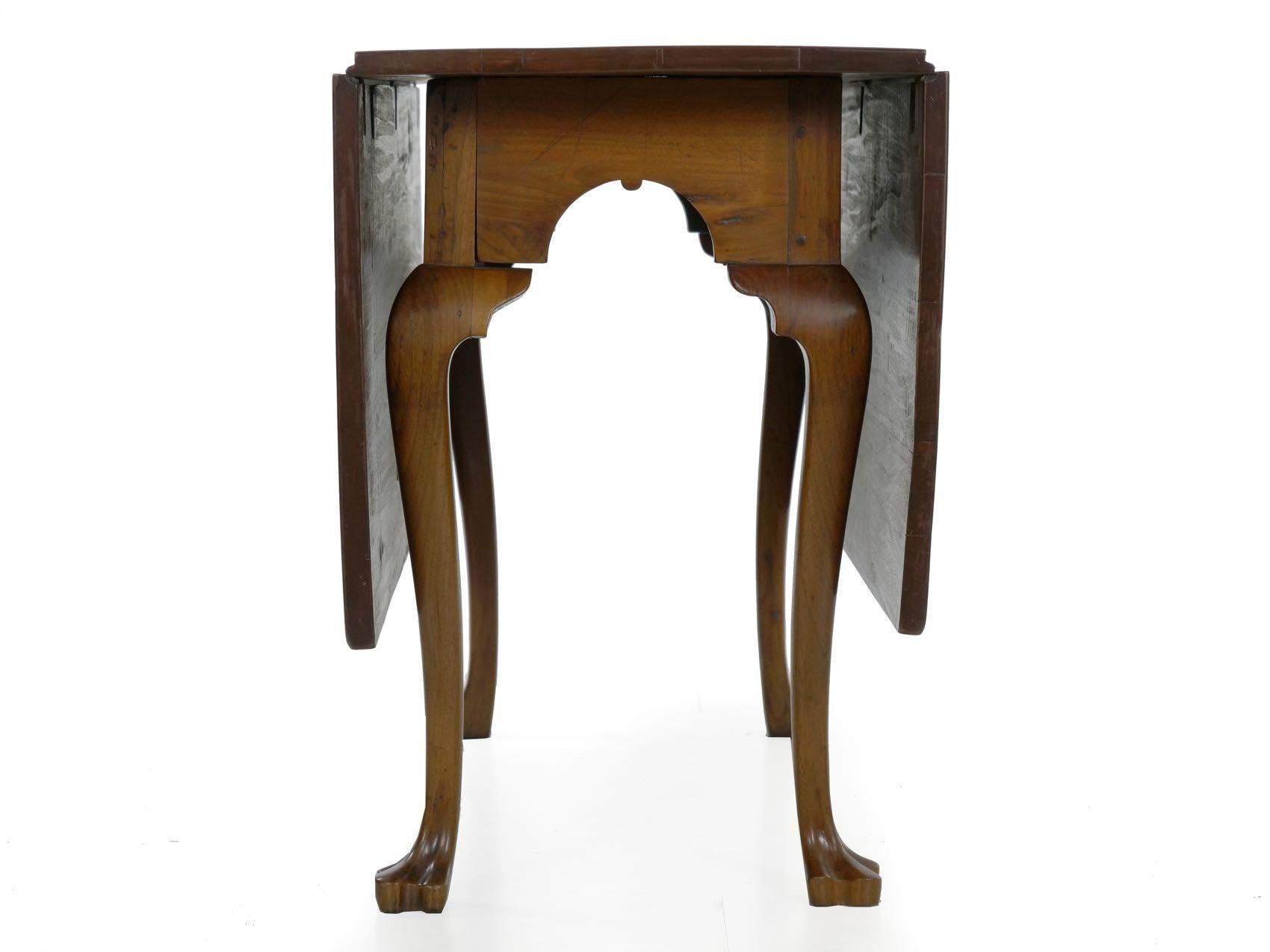 18th Century and Earlier American Queen Anne Drop-Leaf Dining Table on Trifid Feet, Pennsylvania