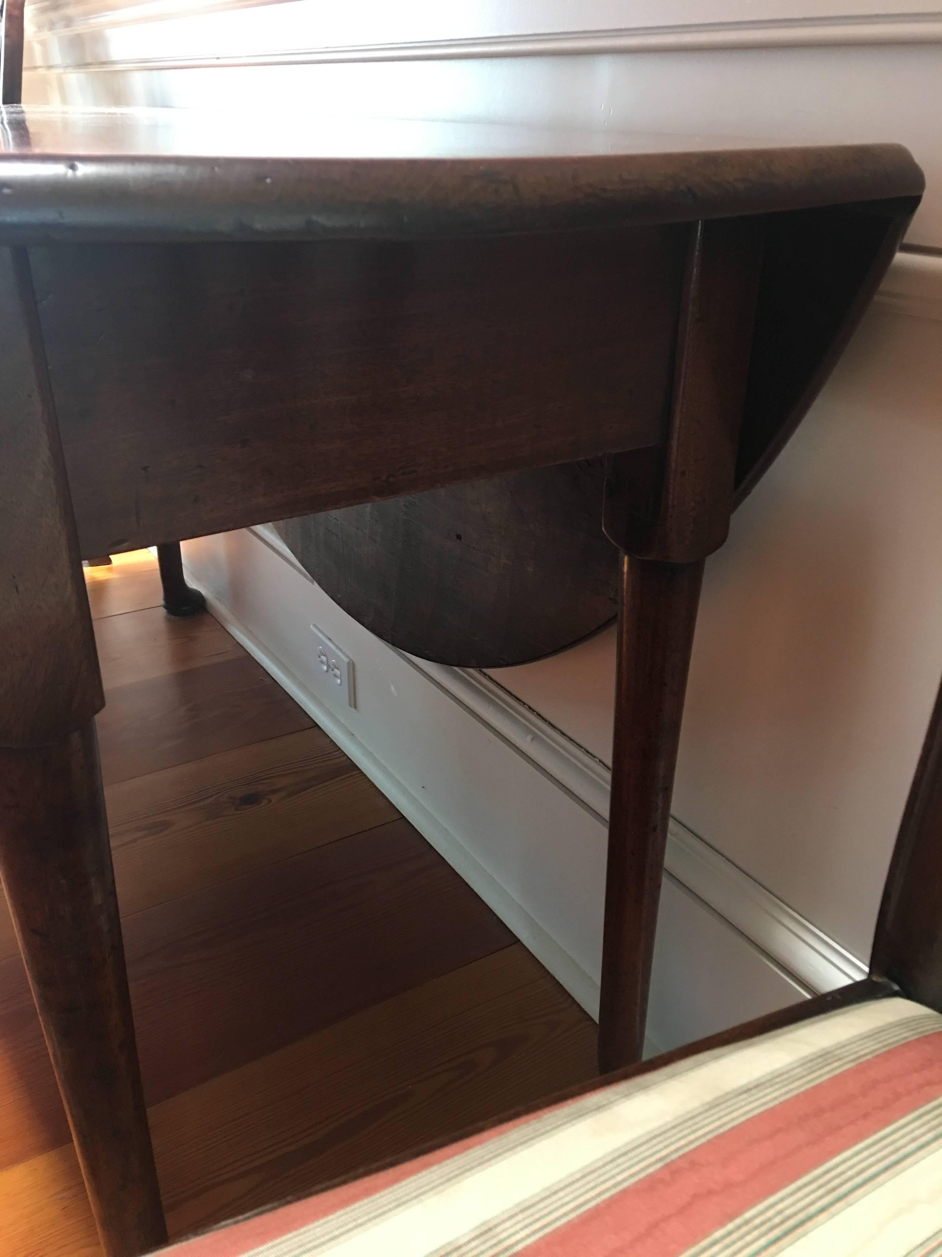 American Queen Anne Mahogany Oval Drop-Leaf Table with Pad Feet, 18th Century 2