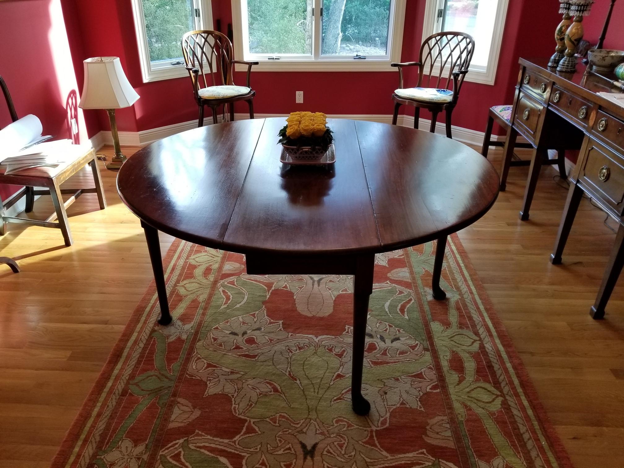 American Queen Anne Mahogany Oval Drop-Leaf Table with Pad Feet, 18th Century 4