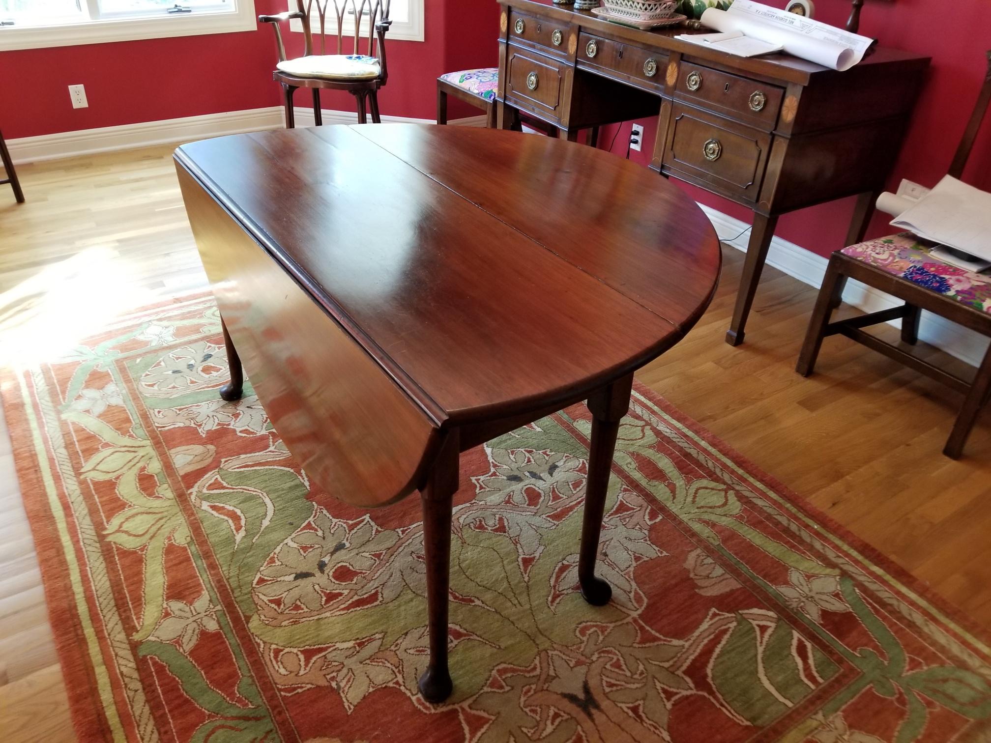 American Queen Anne Mahogany Oval Drop-Leaf Table with Pad Feet, 18th Century 6