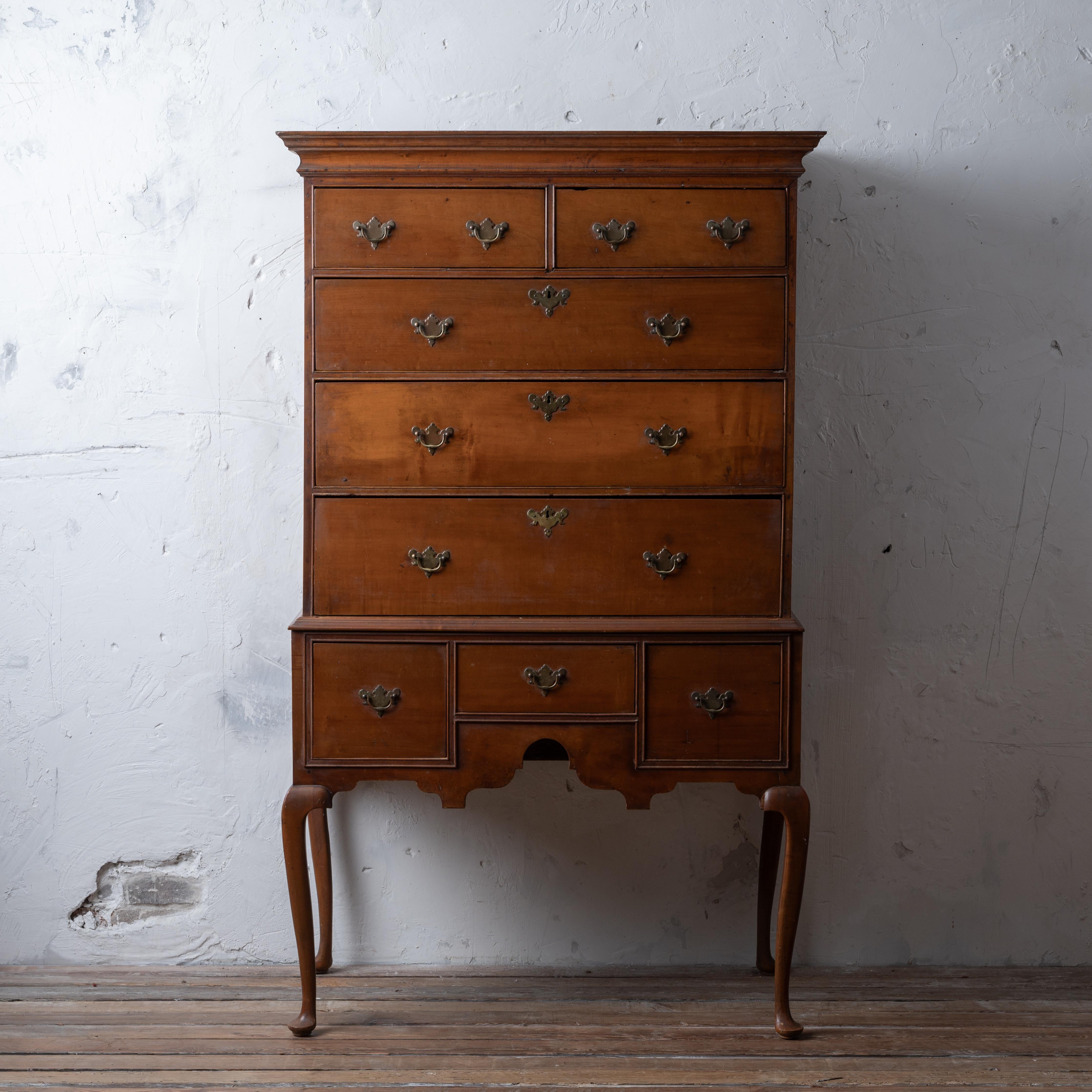 American Queen Anne Maple Highboy, 18th Century - Van Sweringen Brothers Estate In Good Condition For Sale In Savannah, GA