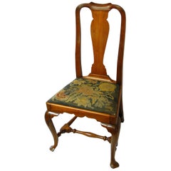 Chaise d'appoint américaine d'époque Queen Anne en noyer Origine Boston Pieds cabriole Pieds coussins