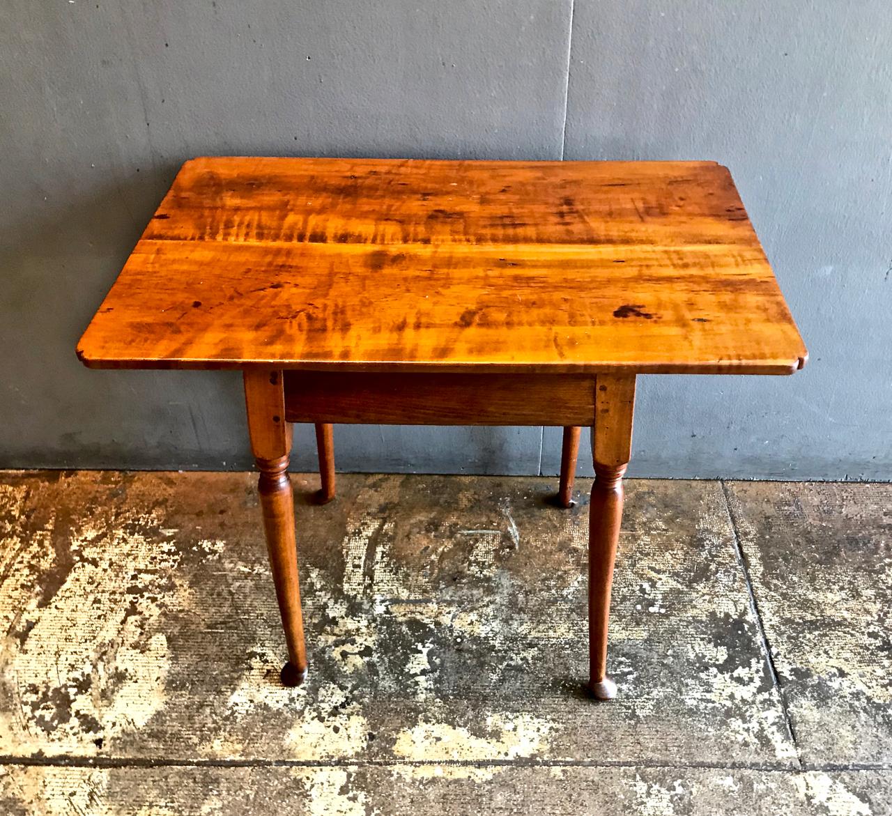 American Queen Anne Tavern Table, 18th Century In Good Condition In Pasadena, CA