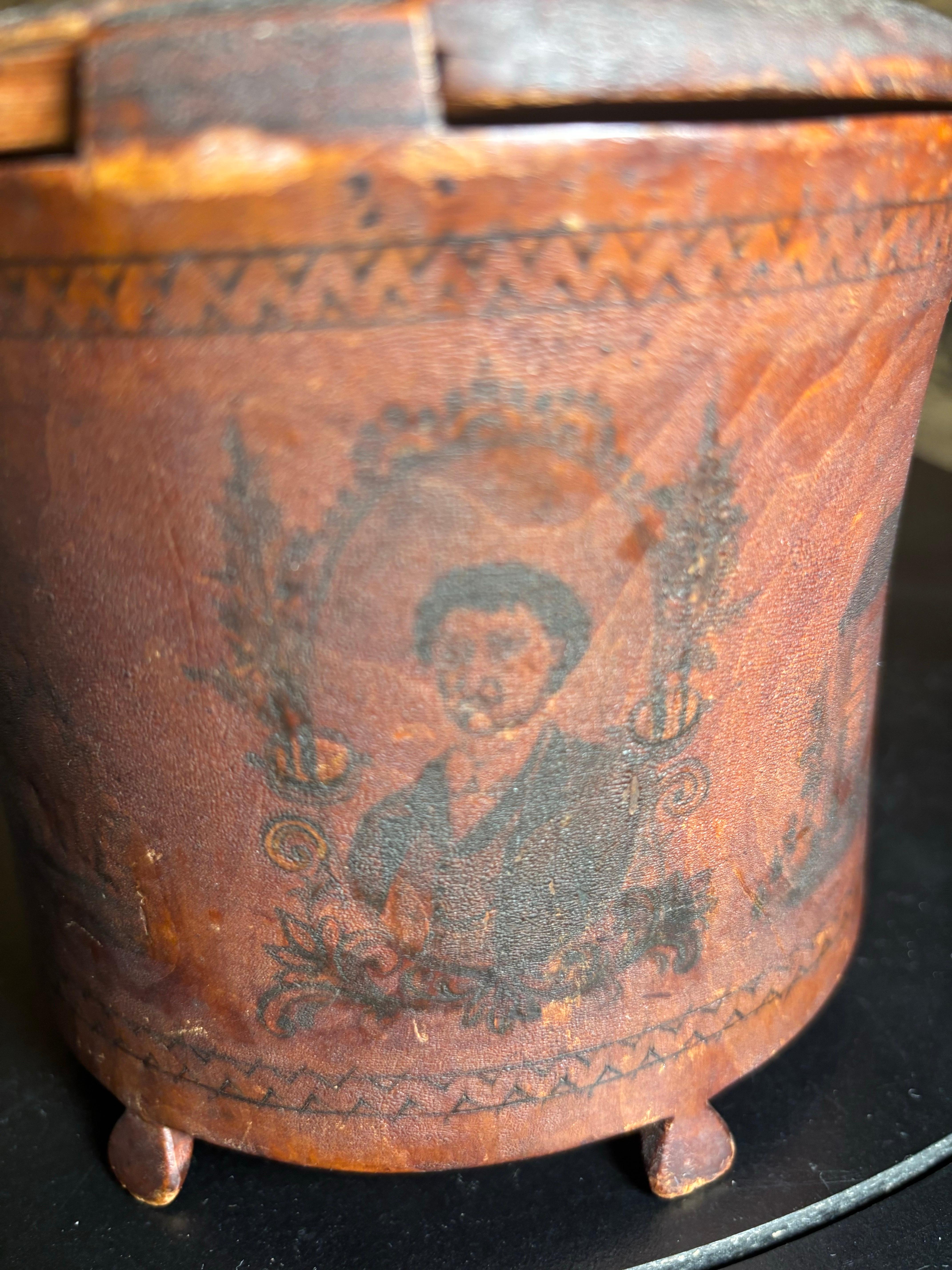 Rare vase à couvercle en pyrogravure américain, 19e siècle en vente 3