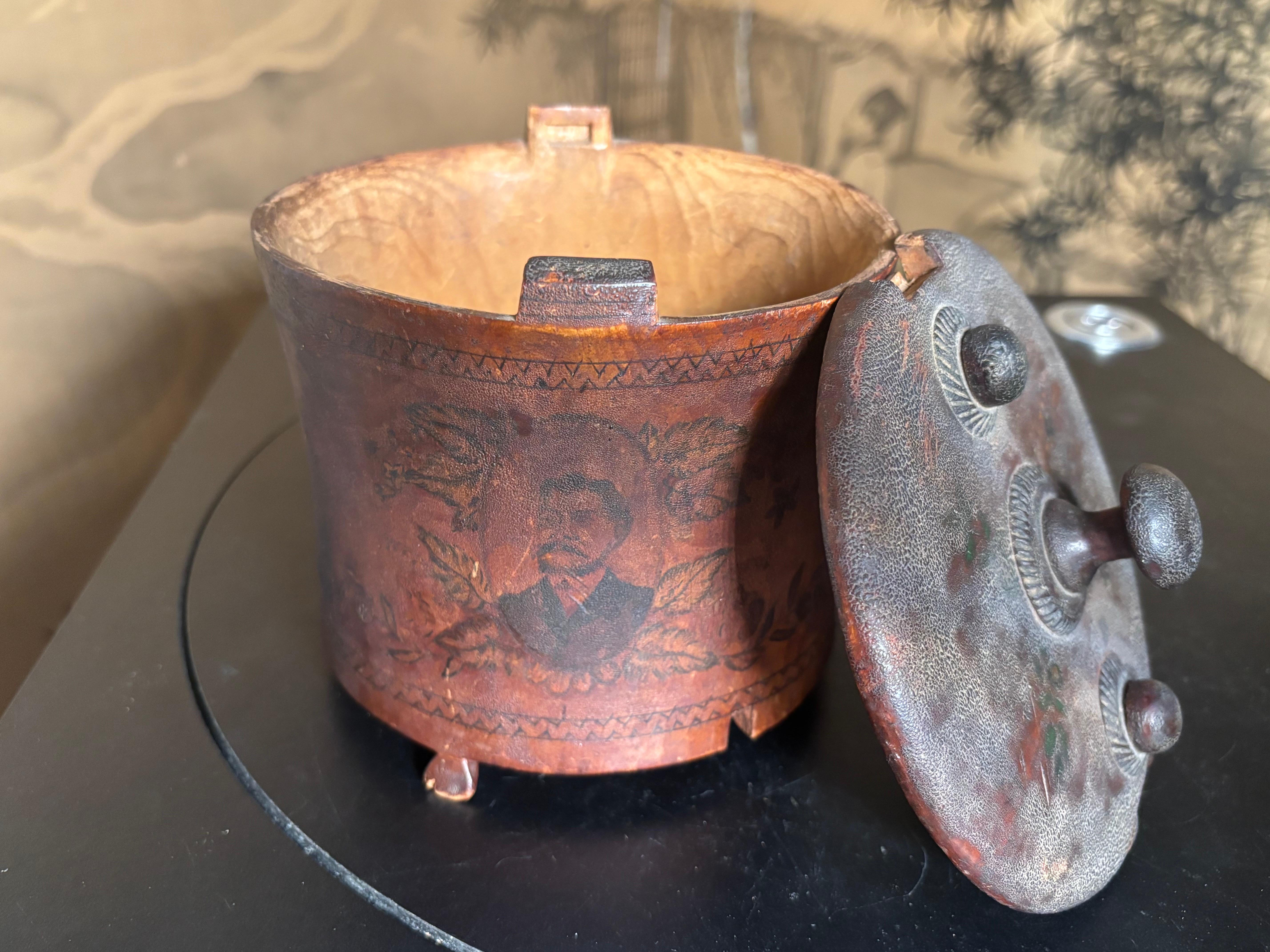 Rare vase à couvercle en pyrogravure américain, 19e siècle en vente 5