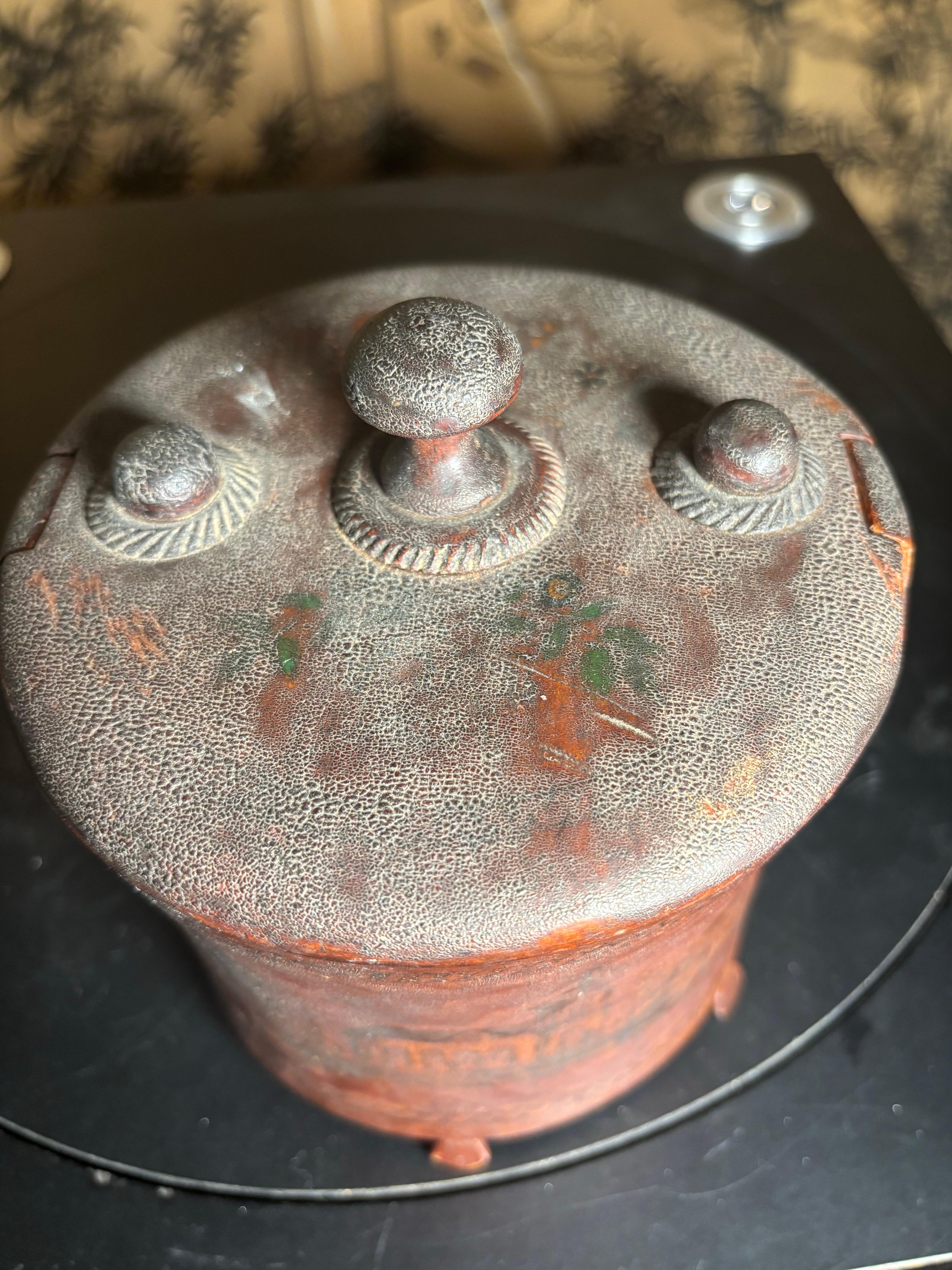 Rare vase à couvercle en pyrogravure américain, 19e siècle en vente 7