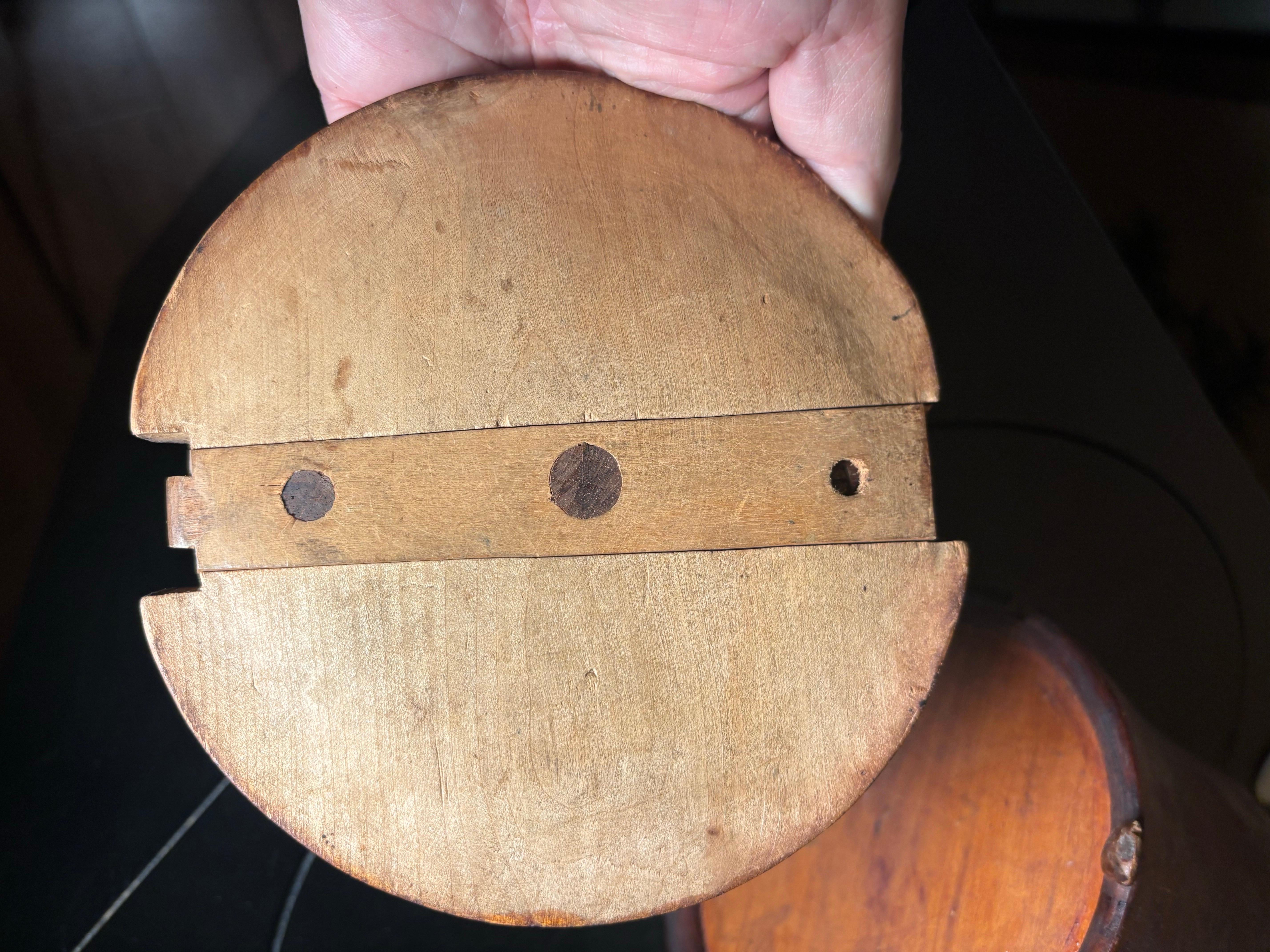 Rare vase à couvercle en pyrogravure américain, 19e siècle en vente 8