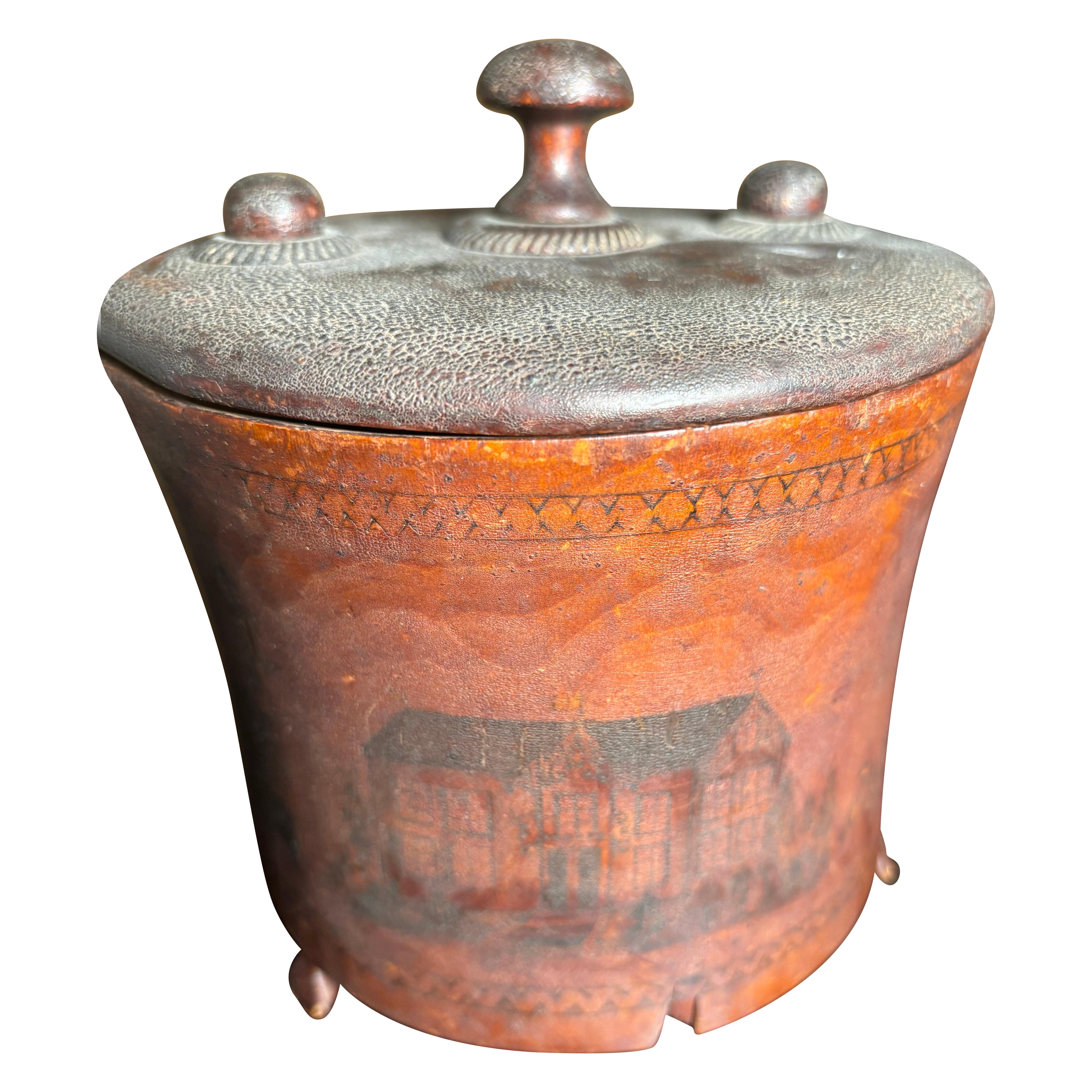 Rare vase à couvercle en pyrogravure américain, 19e siècle en vente