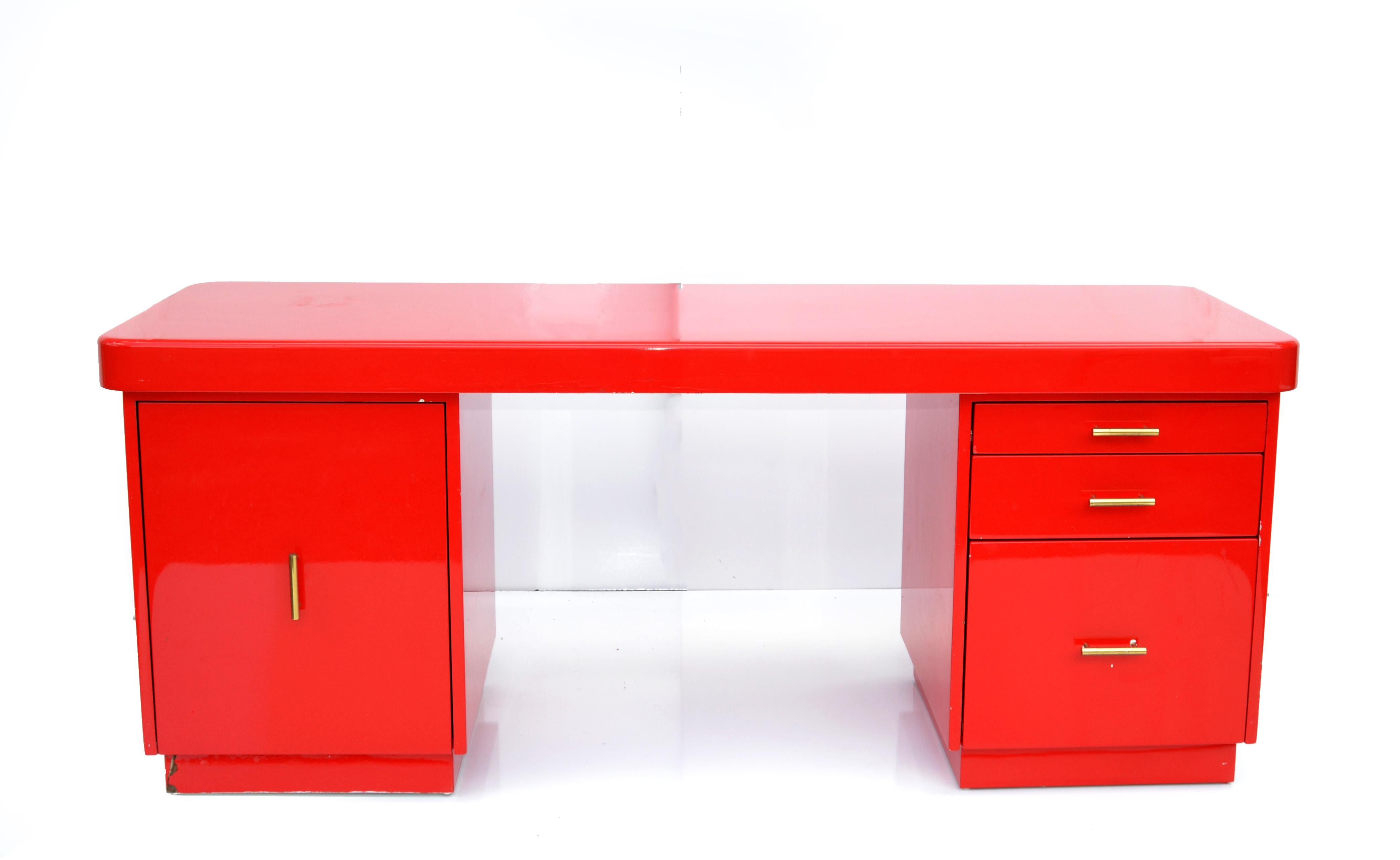 American 1980 red lacquered laminated wood writing table, office or tanker desk with brass hardware and smoked Lucite interior.
The Mid-Century Modern desk comes with a left side door and 3 drawers with storage space for Office supplies.
Measures: