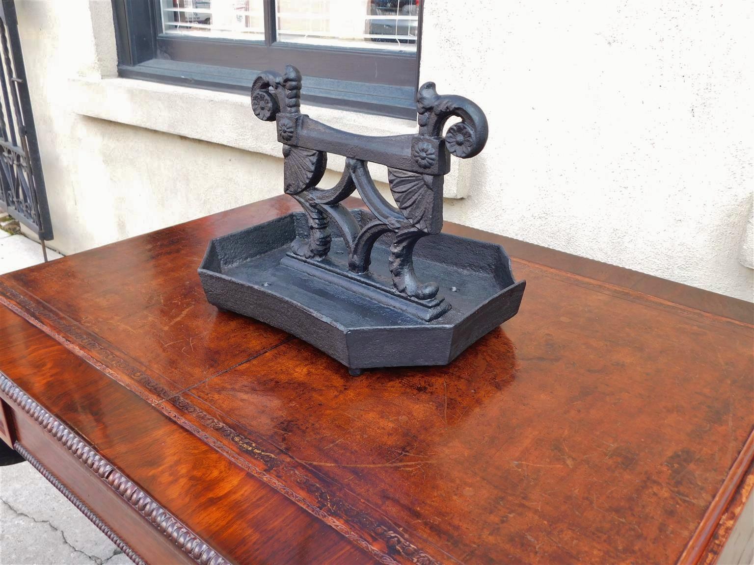 American Regency Cast Iron Scrolled Foliage Medallion Boot Scrape, Circa 1815 In Excellent Condition For Sale In Charleston, SC