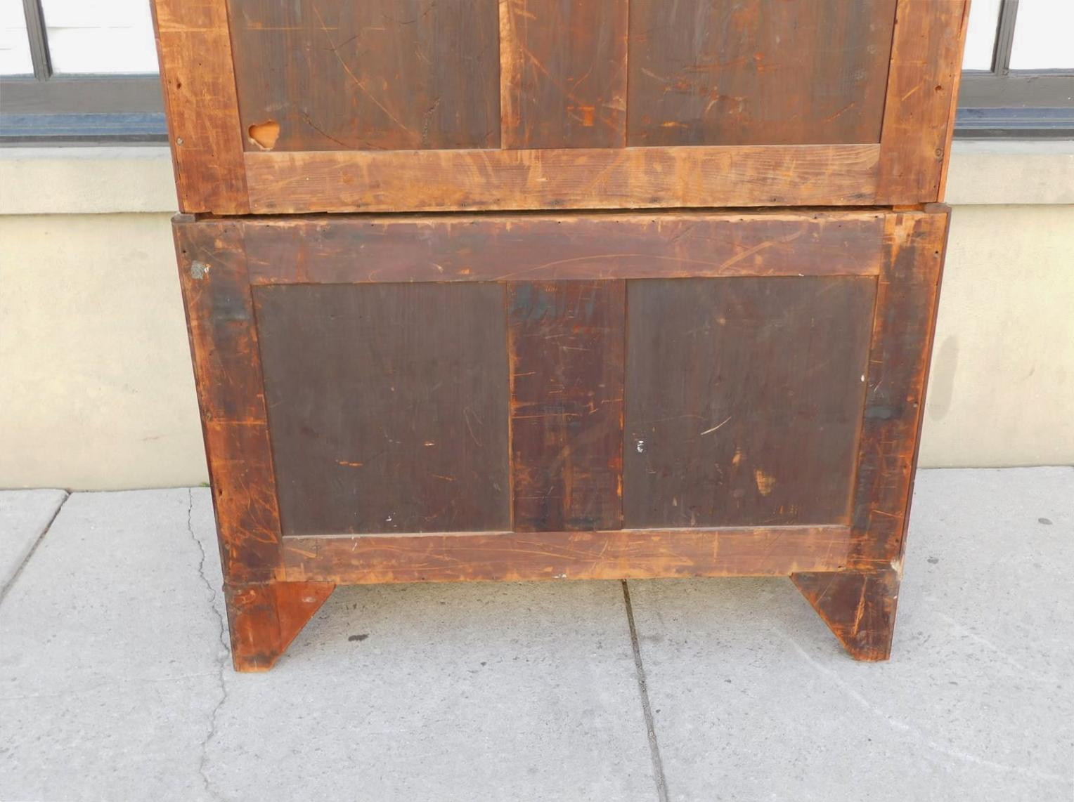 Prensa de lino graduada de caoba de la Regencia Americana sobre pies separados, c. 1800 en venta 11